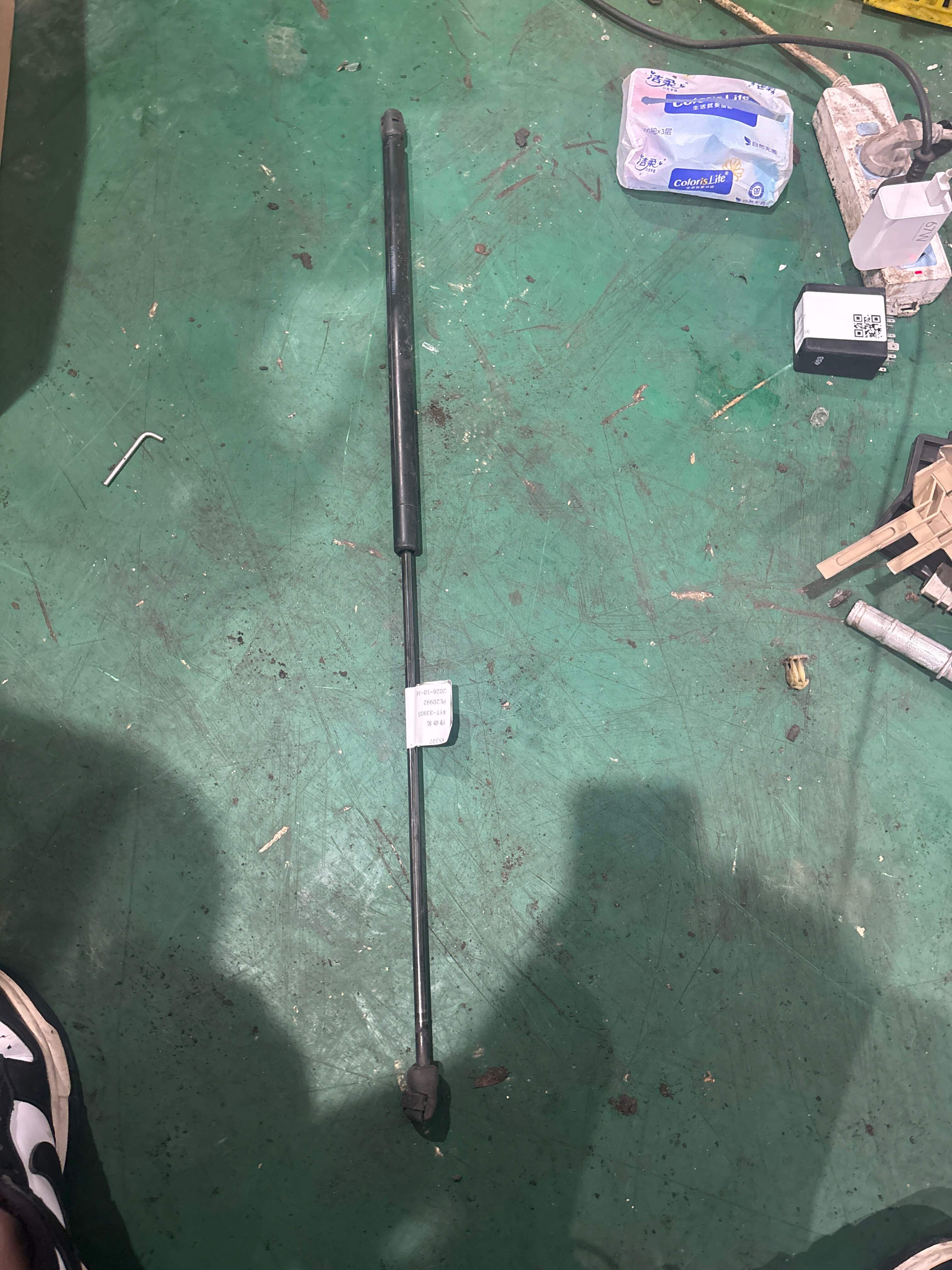 4C0823359B 前机盖撑杆