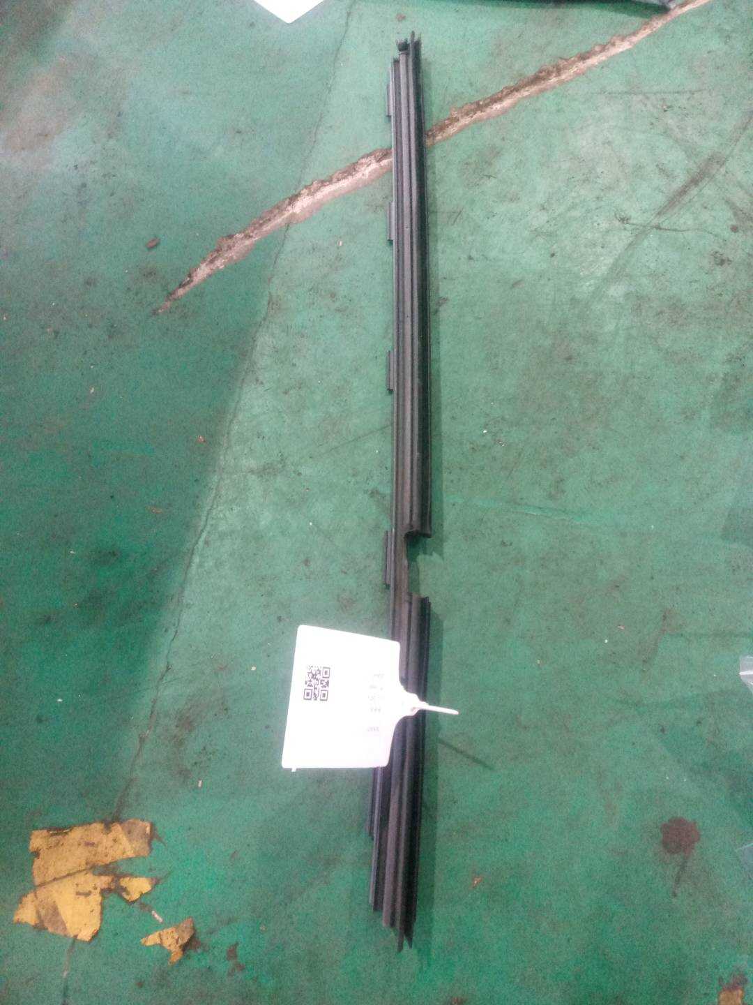A2057351200 后门玻璃压条(右内)
