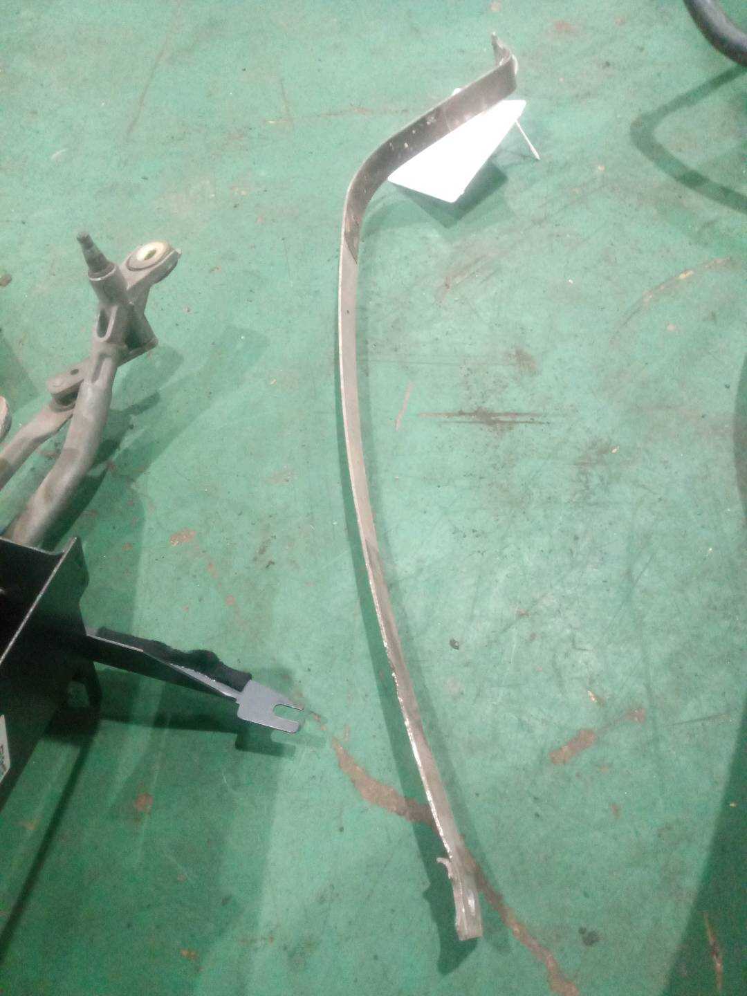 4B0201653L Fuel Tank Strap, Center