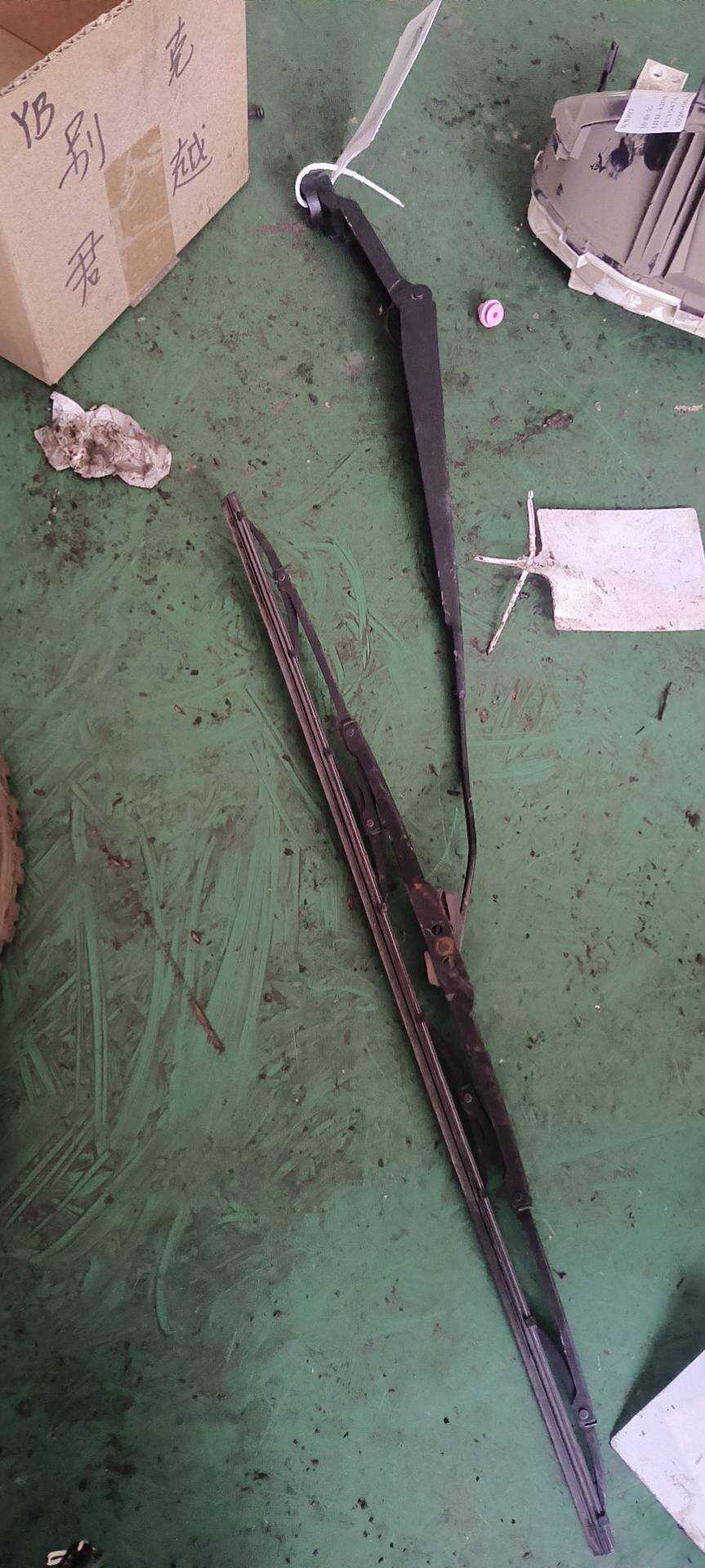 9013299 Front Windshield Wiper Arm, Right