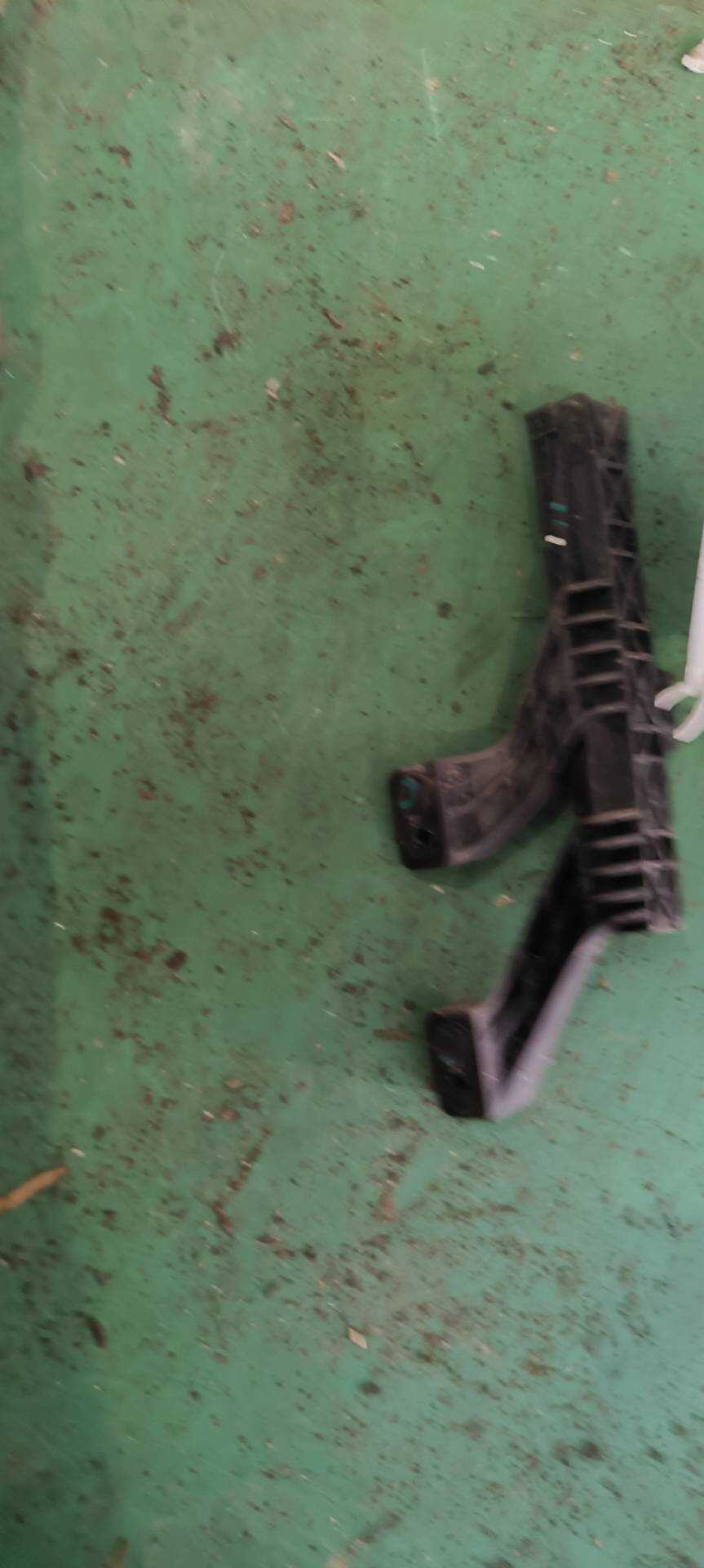 9802147980 Front Door Window Guide Rail, Right