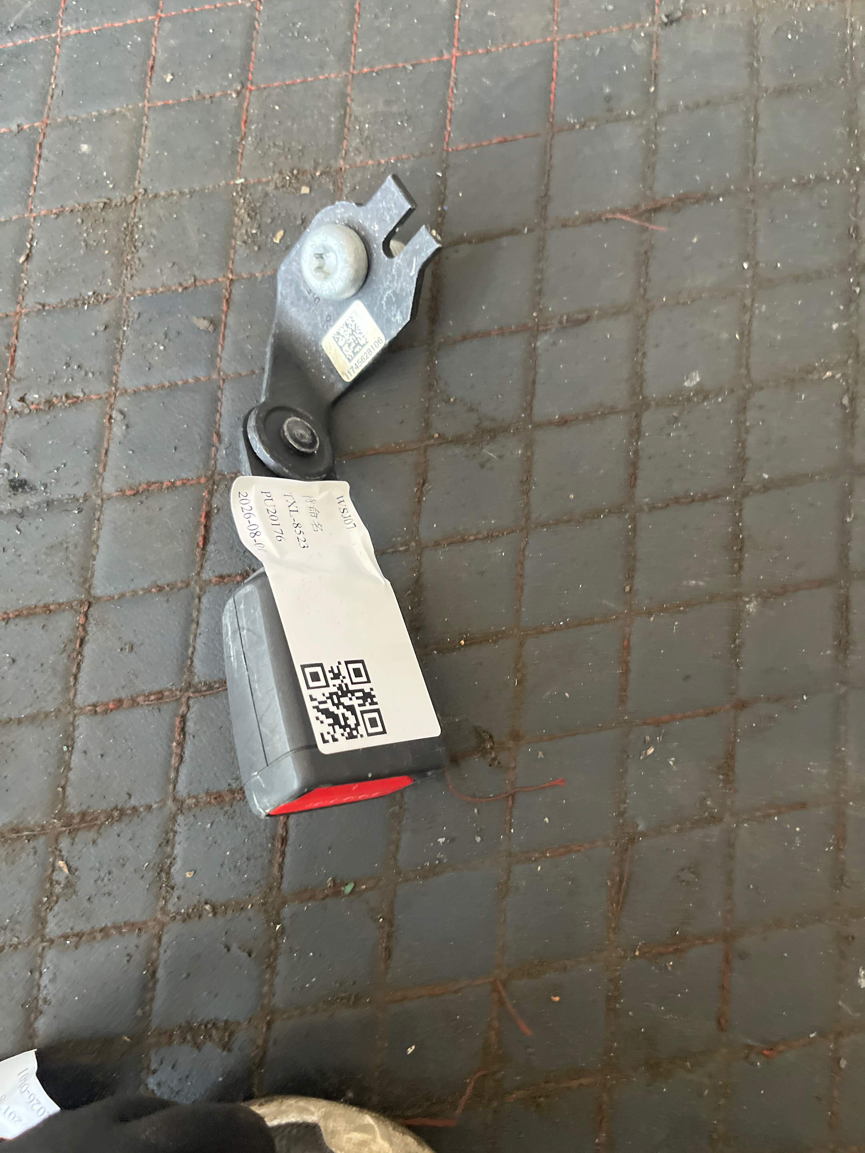 72117456285 Rear Seat Belt Buckle, Left