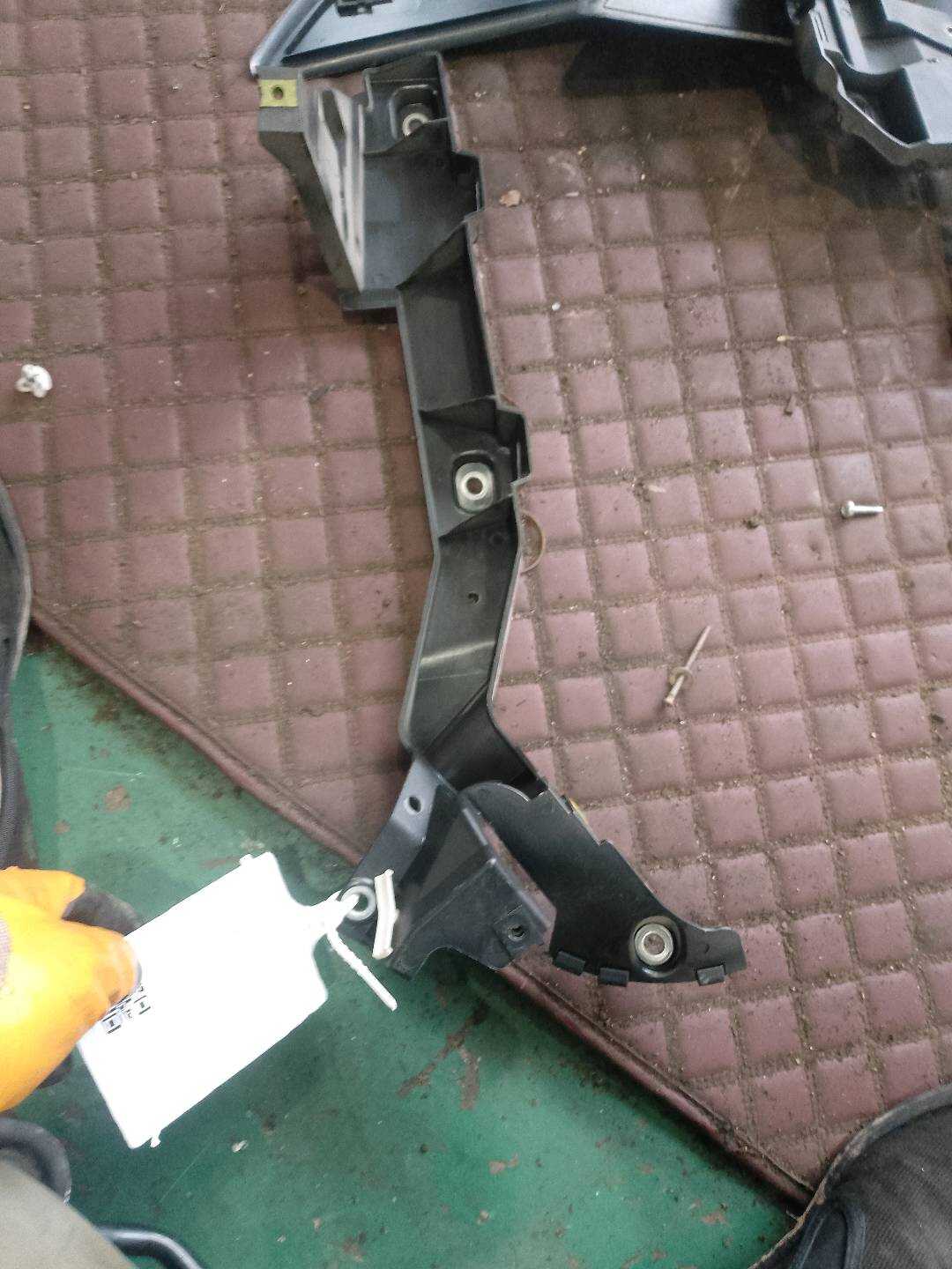 97055569801 轮罩后支架(右)