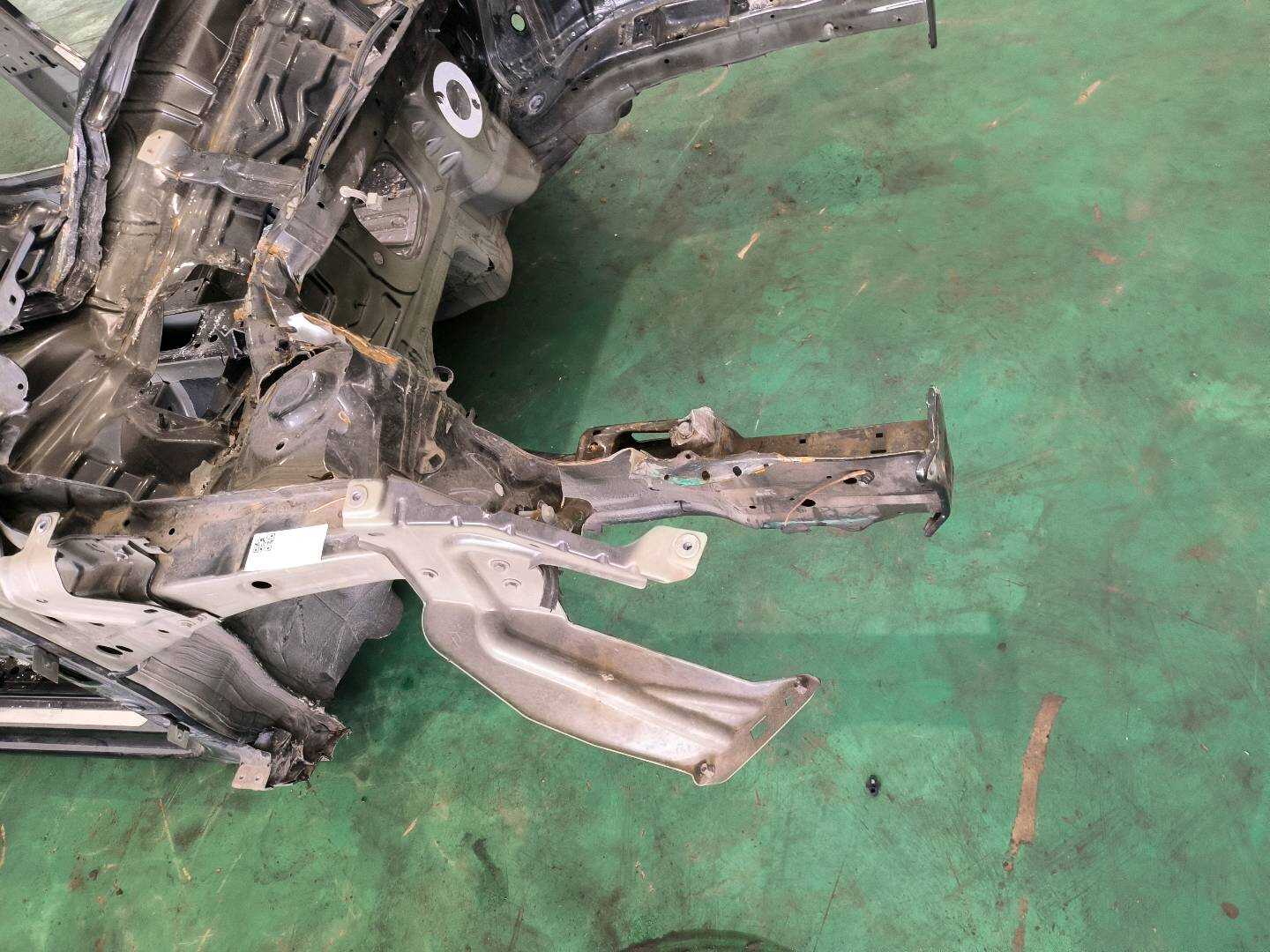 L5QL803092 Front Frame Rail, Right