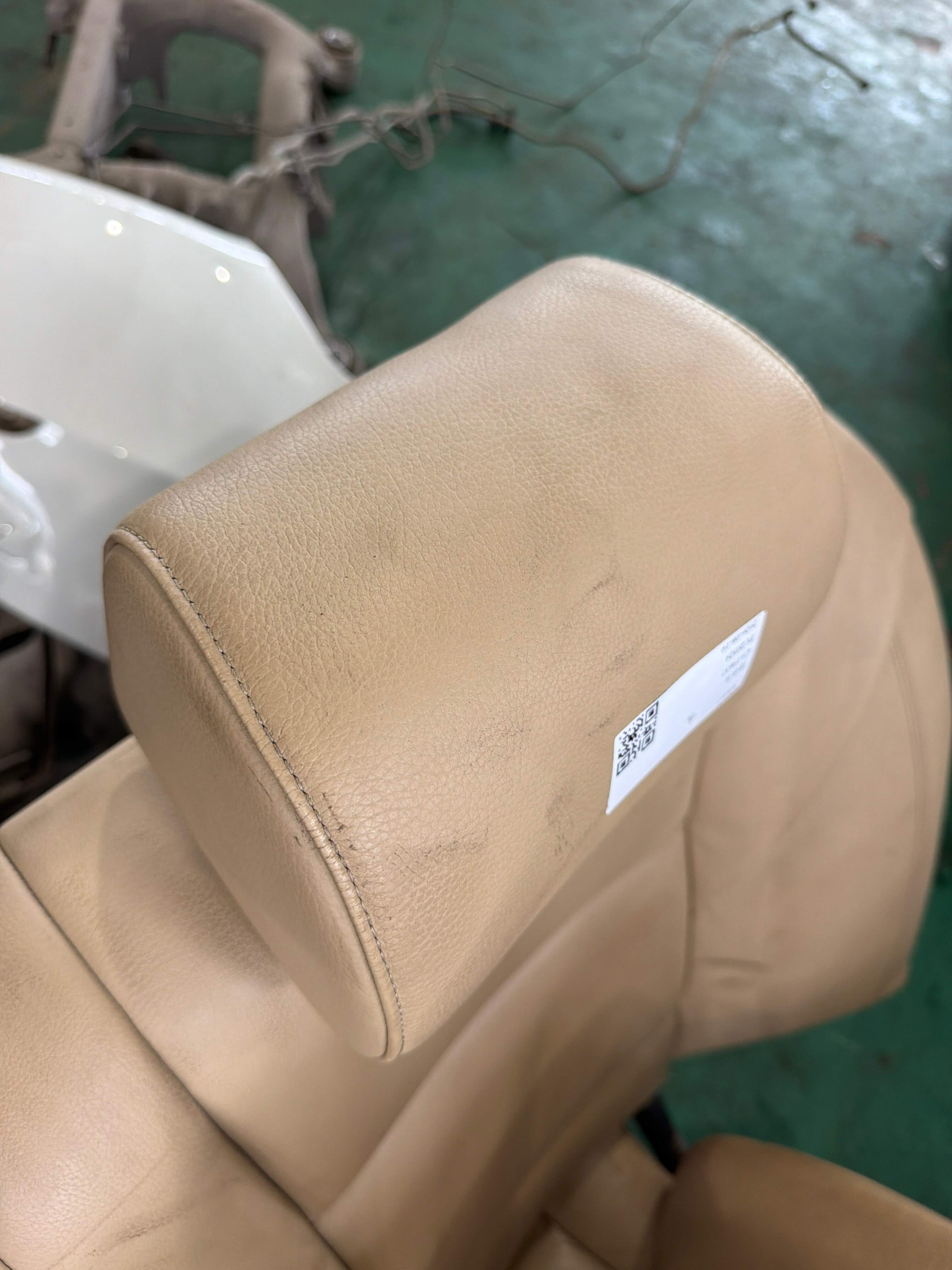 52202452835 后座椅头枕