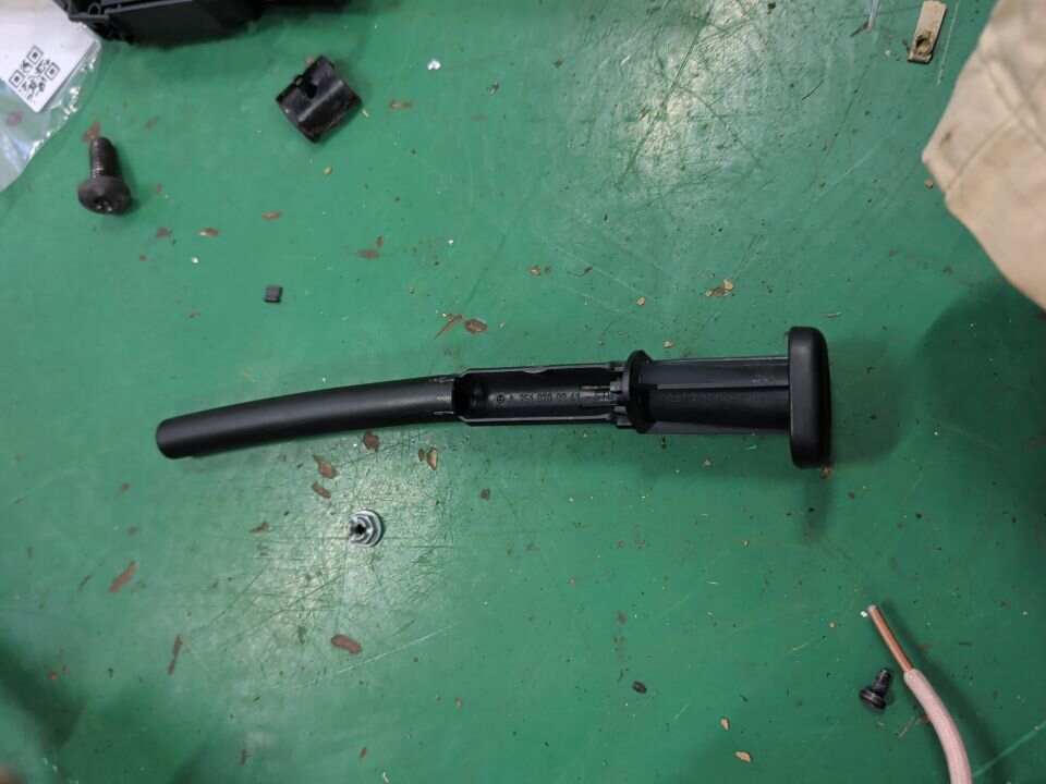 A25197009419051 Driver Seat Headrest Guide Sleeve
