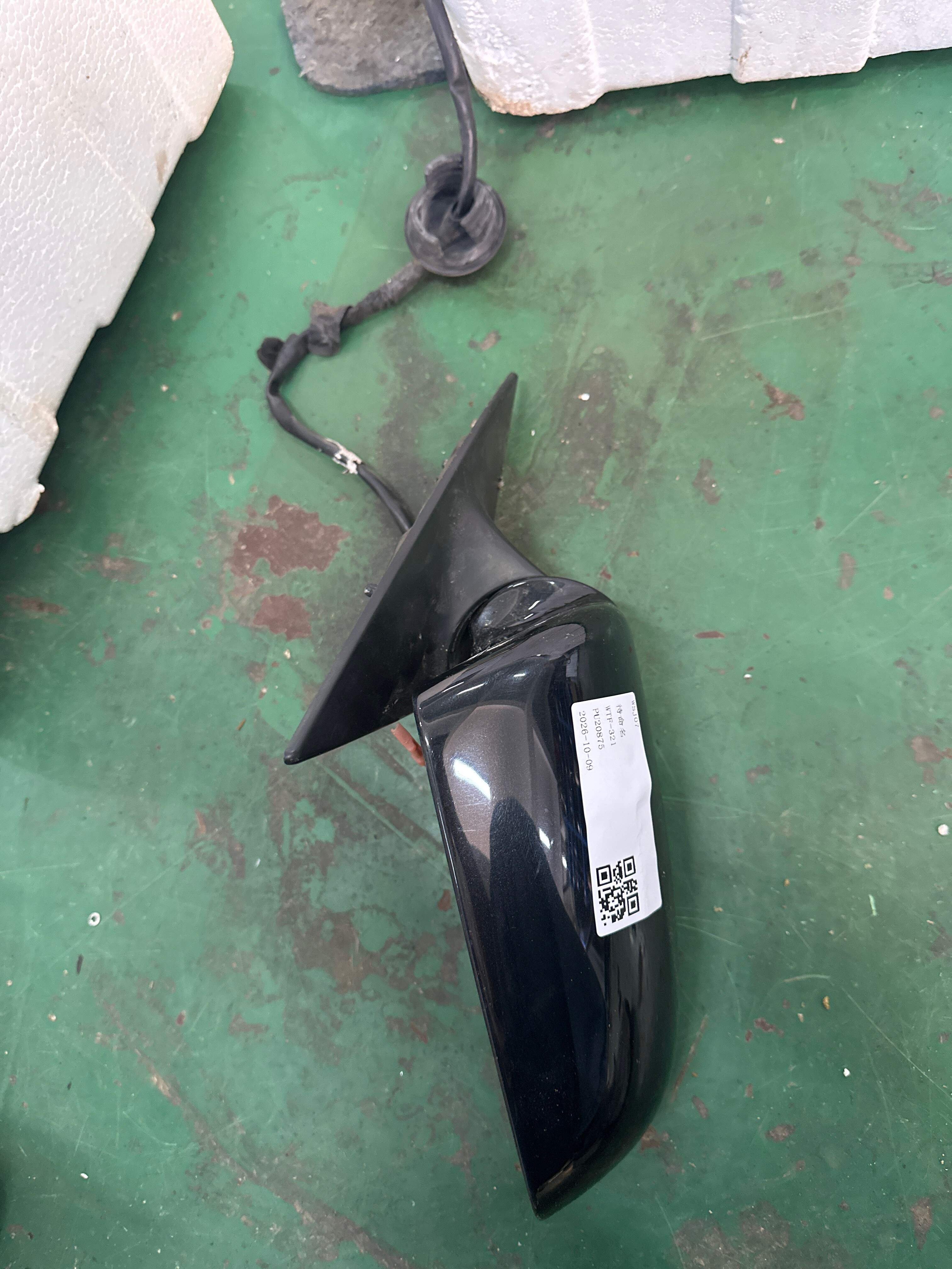 L4F1858532M 倒车镜固定座(右)