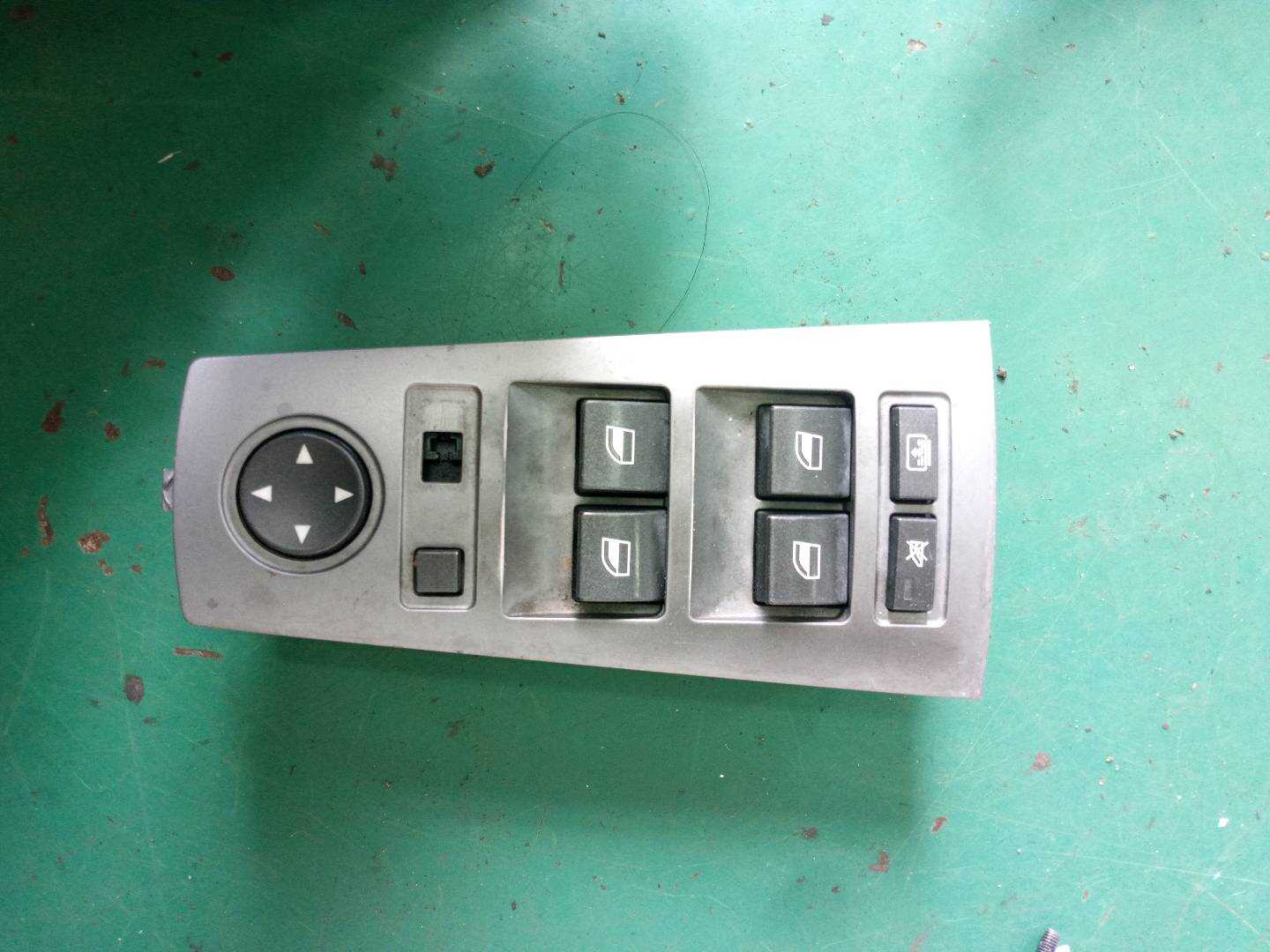 61316943054 前门玻璃升降开关(左)