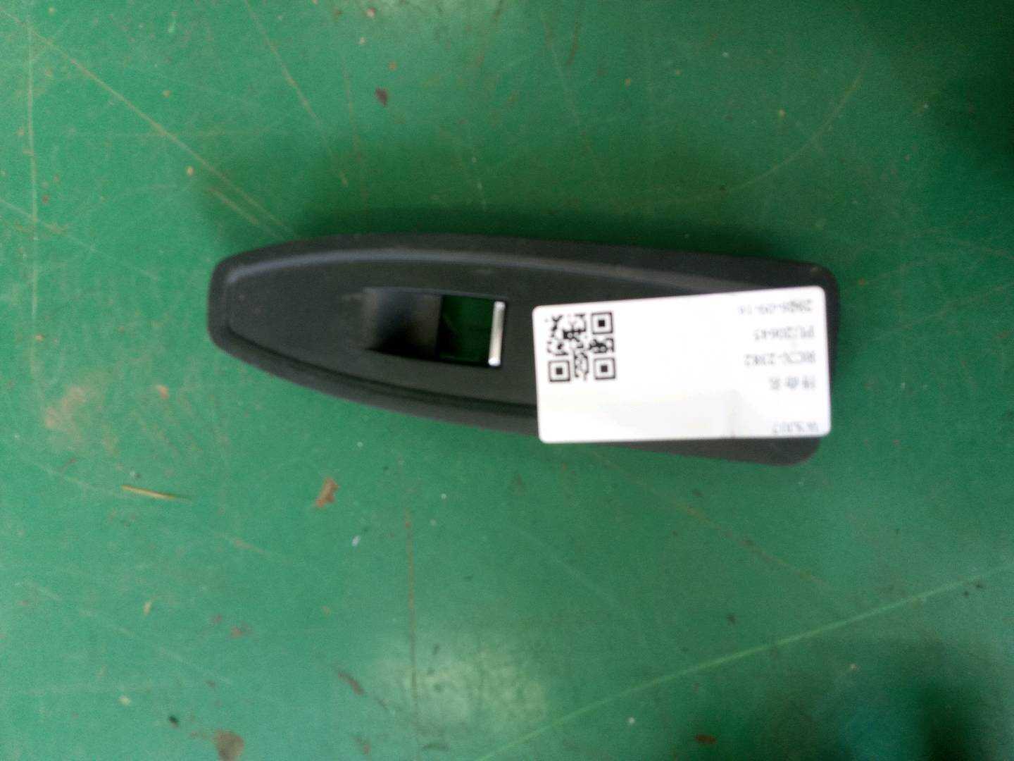 51417444009 前门玻璃升降开关装饰板(右)