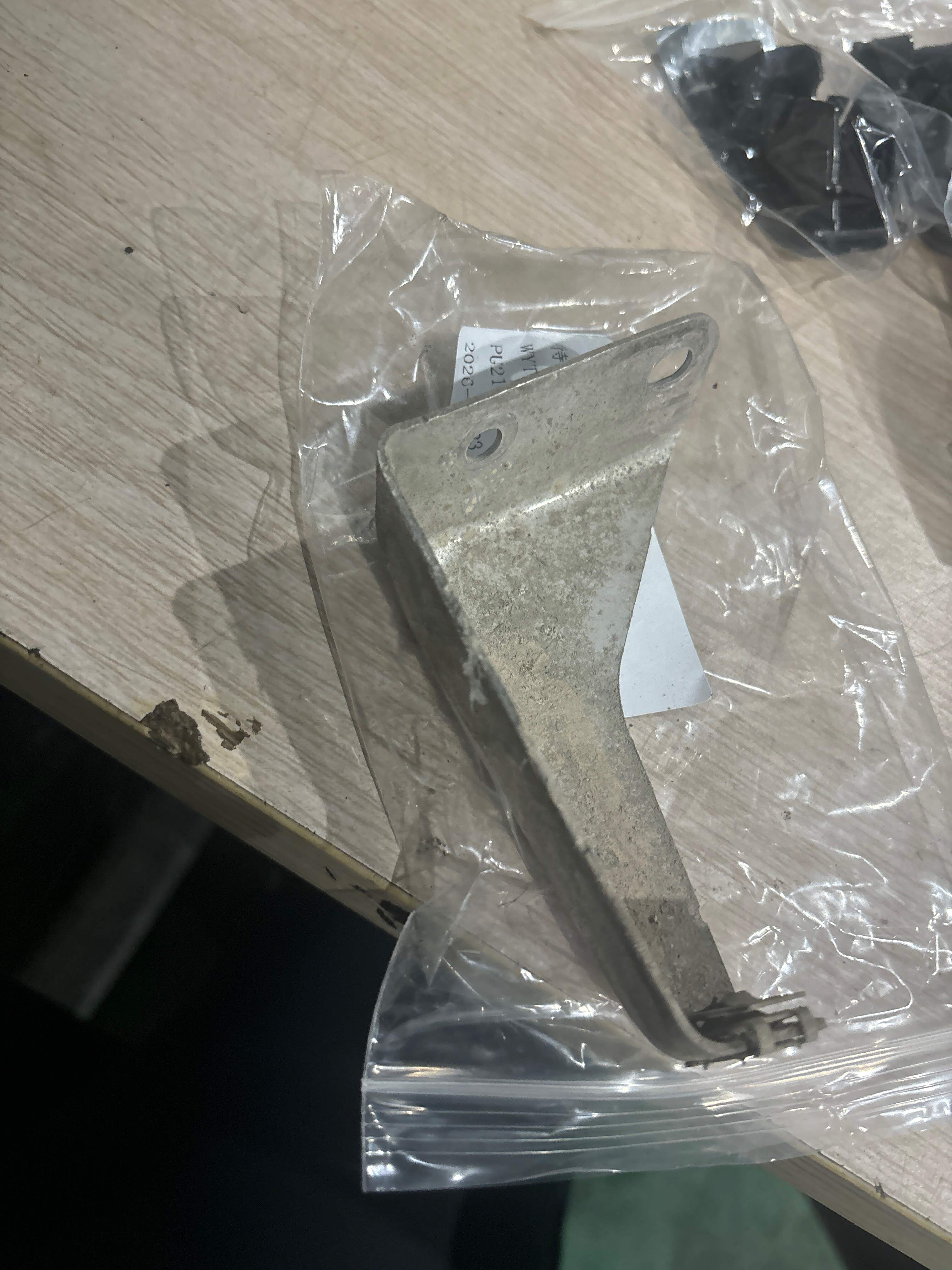 8W0802419 Bracket