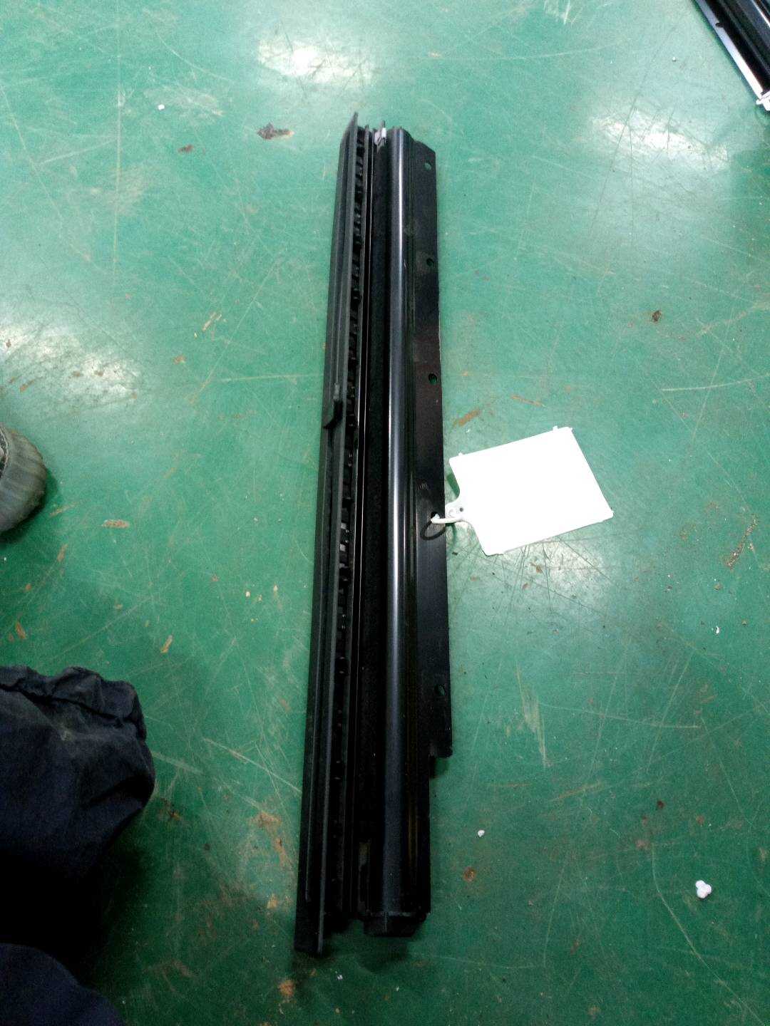 51427282498 后门遮阳帘(右)