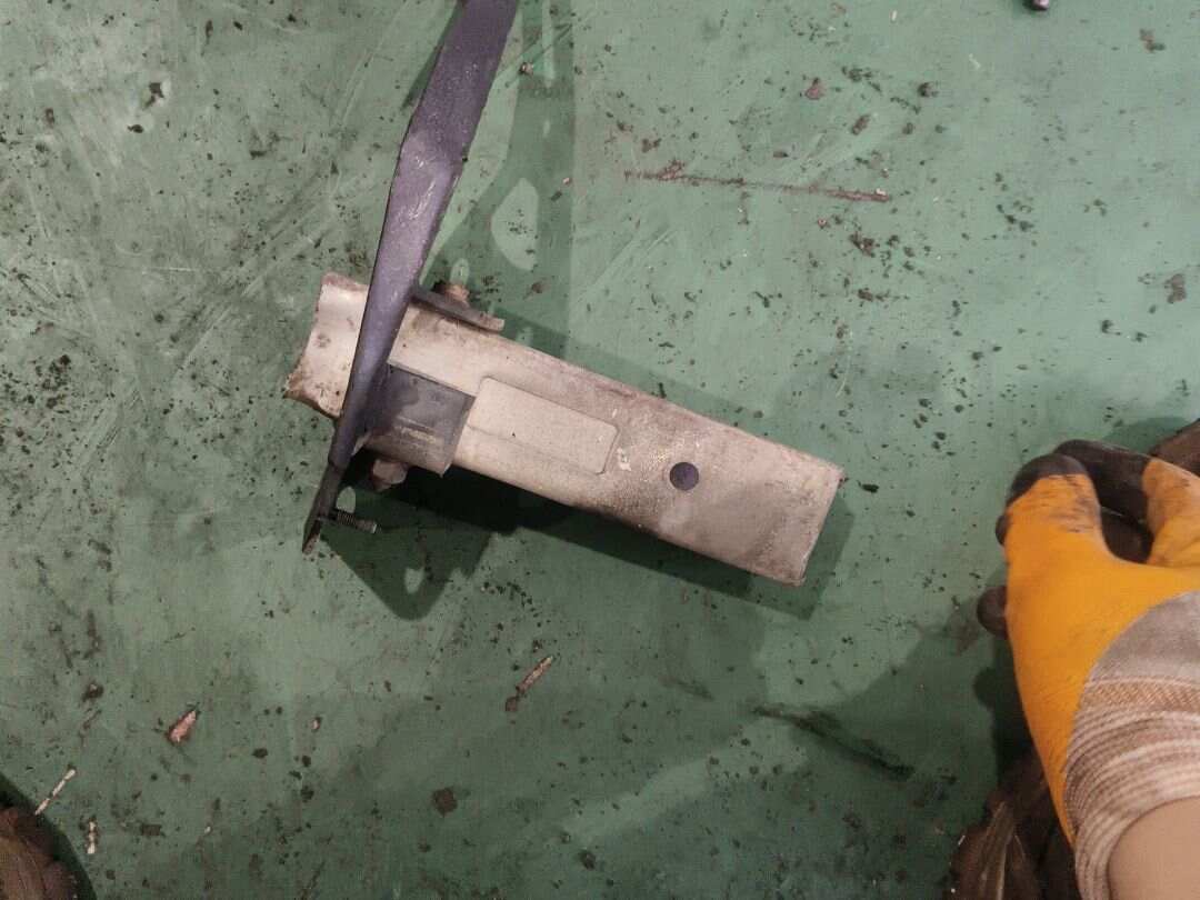 4F0807133 Front Bumper Frame Bracket, Left