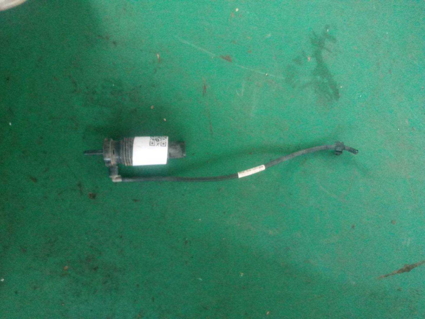 A2318660121 Front Windshield Washer Pump