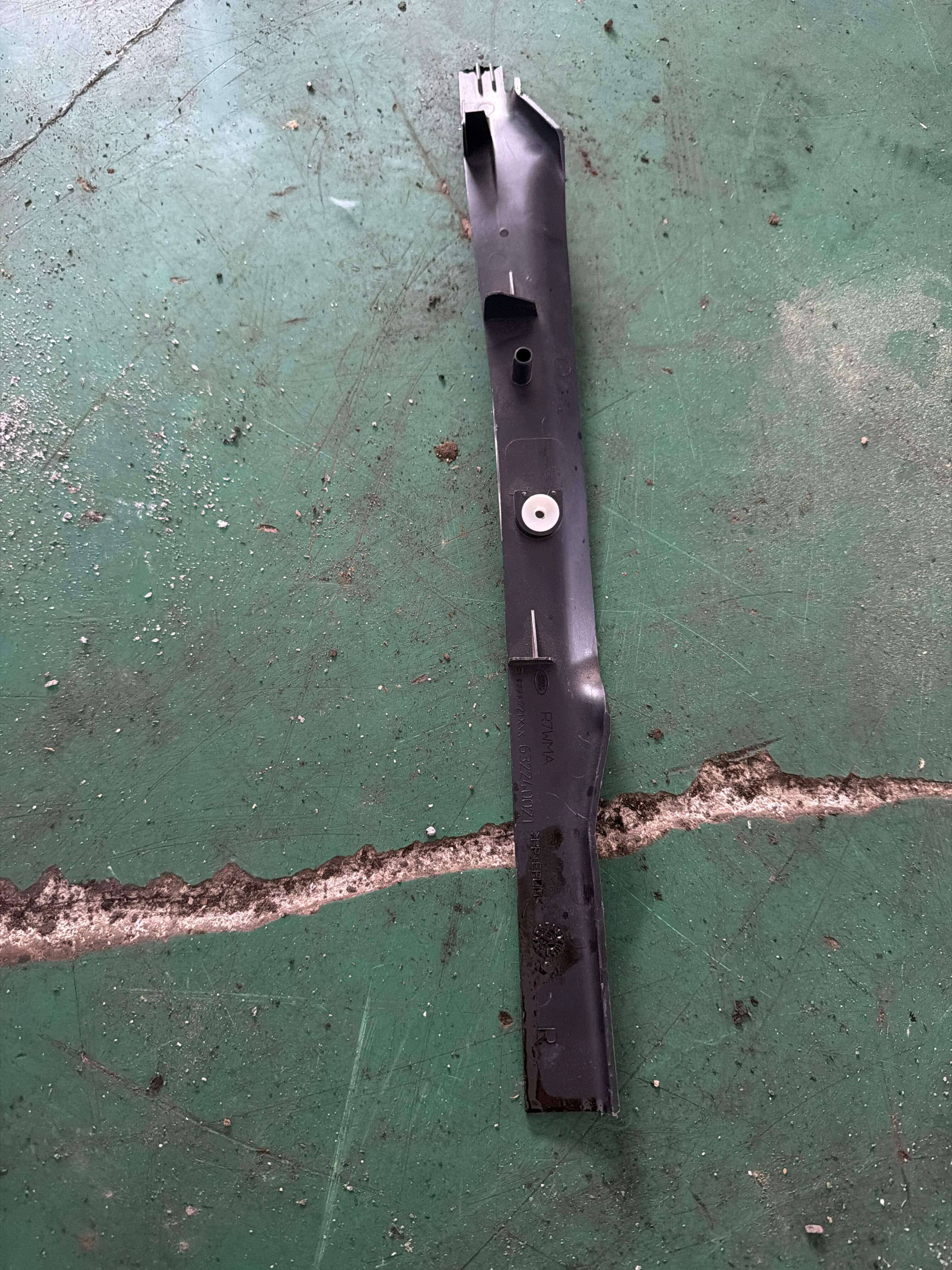 EMB500221PVJ A柱内衬（右中）