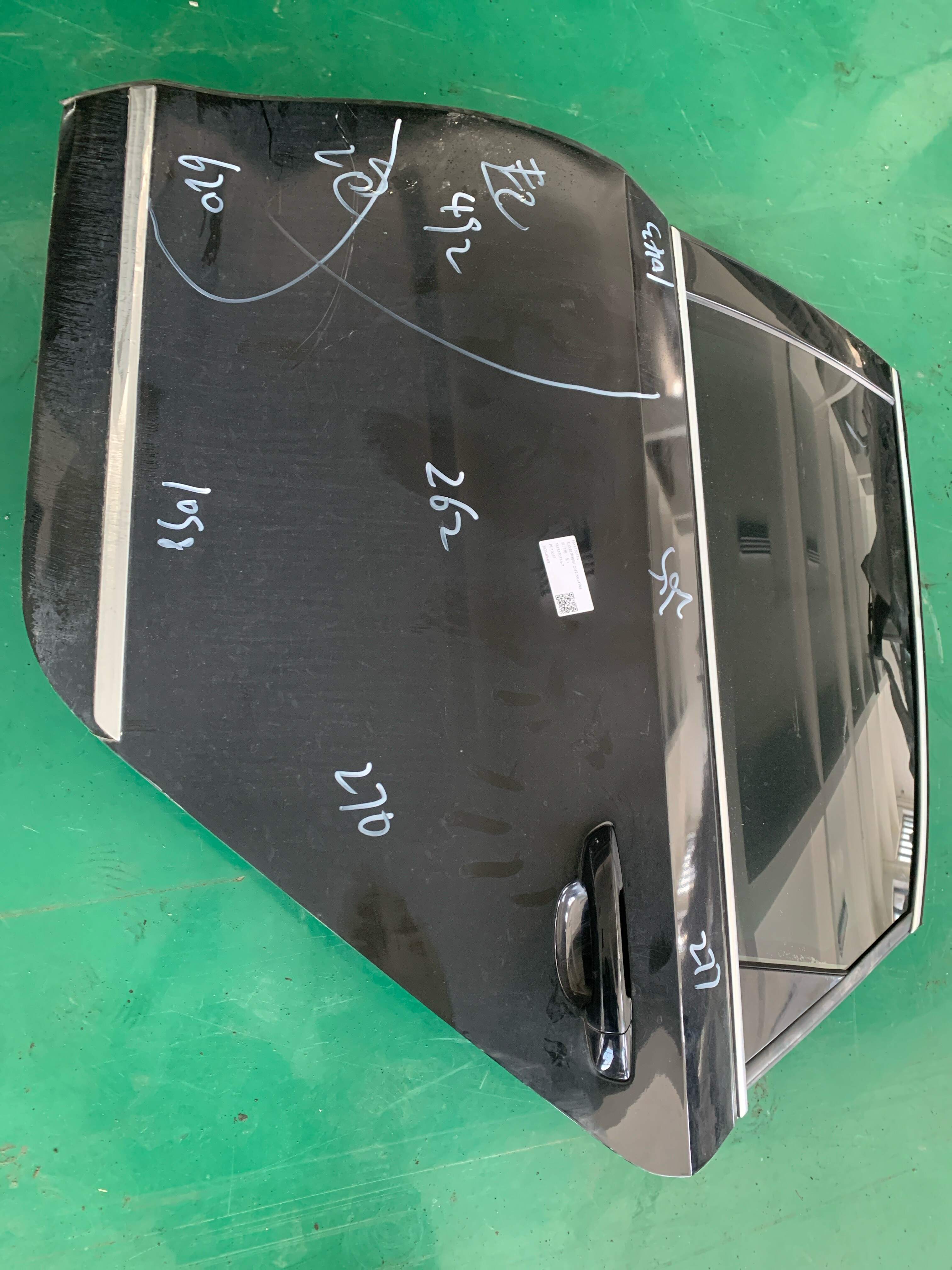 561833055A 后门壳(左)