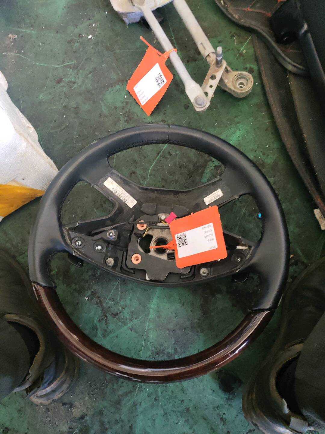 A16446071039E38 方向盘