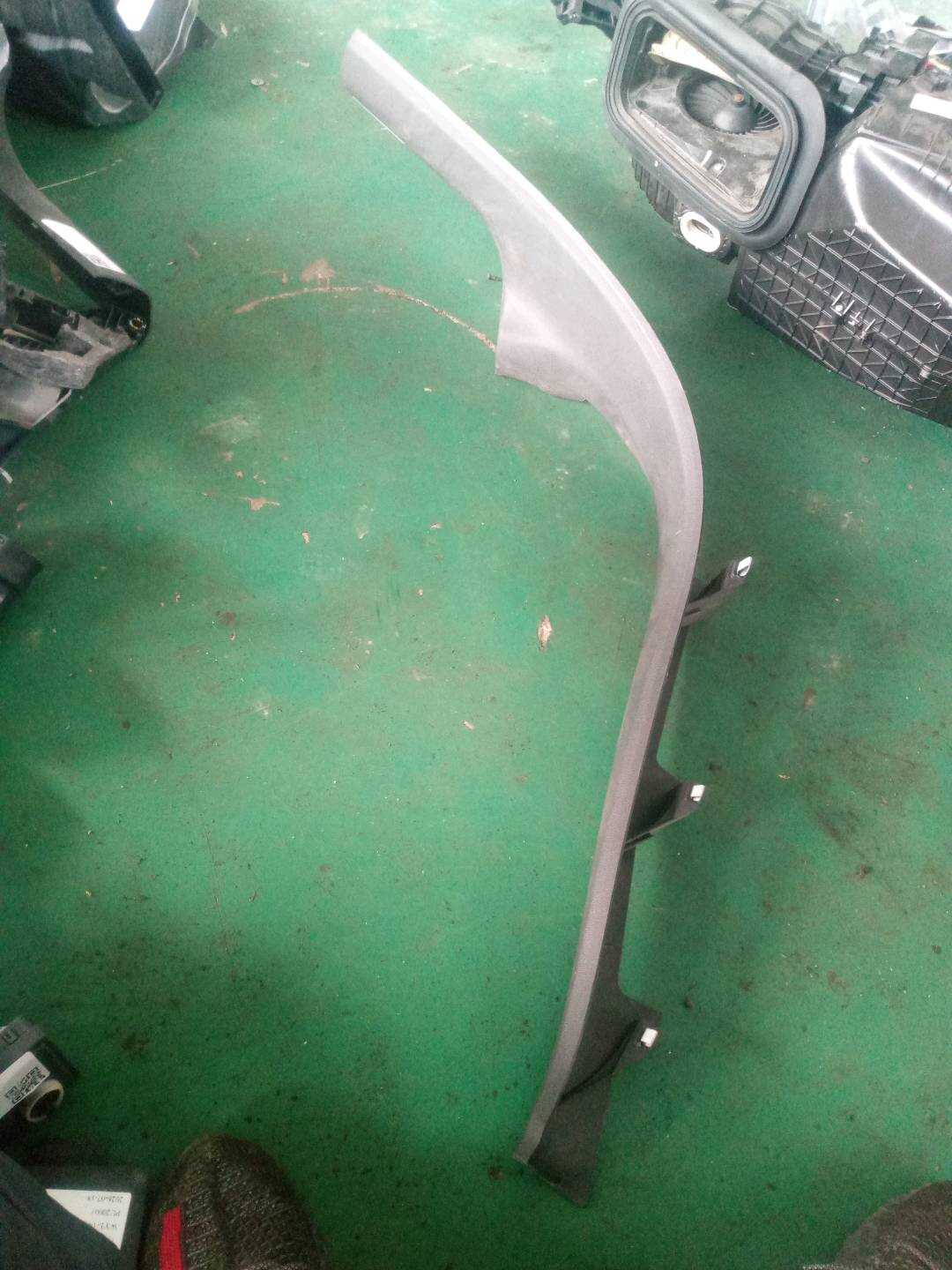 8WD867768 C柱内衬(右下)