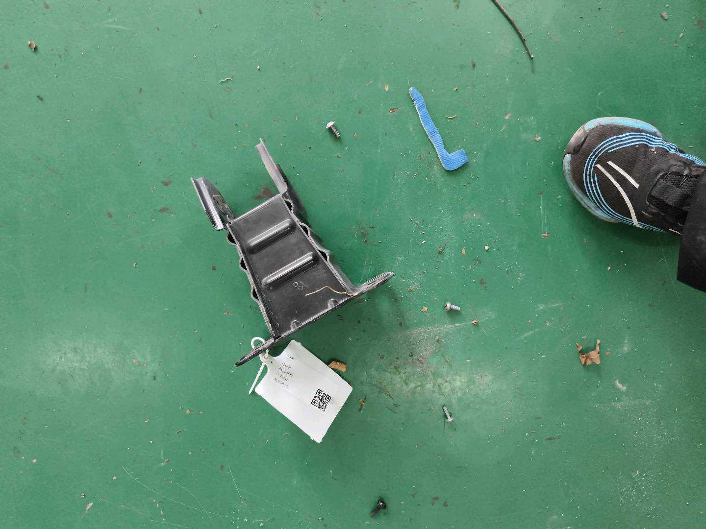 8P0807133A Front Bumper Frame Bracket, Left