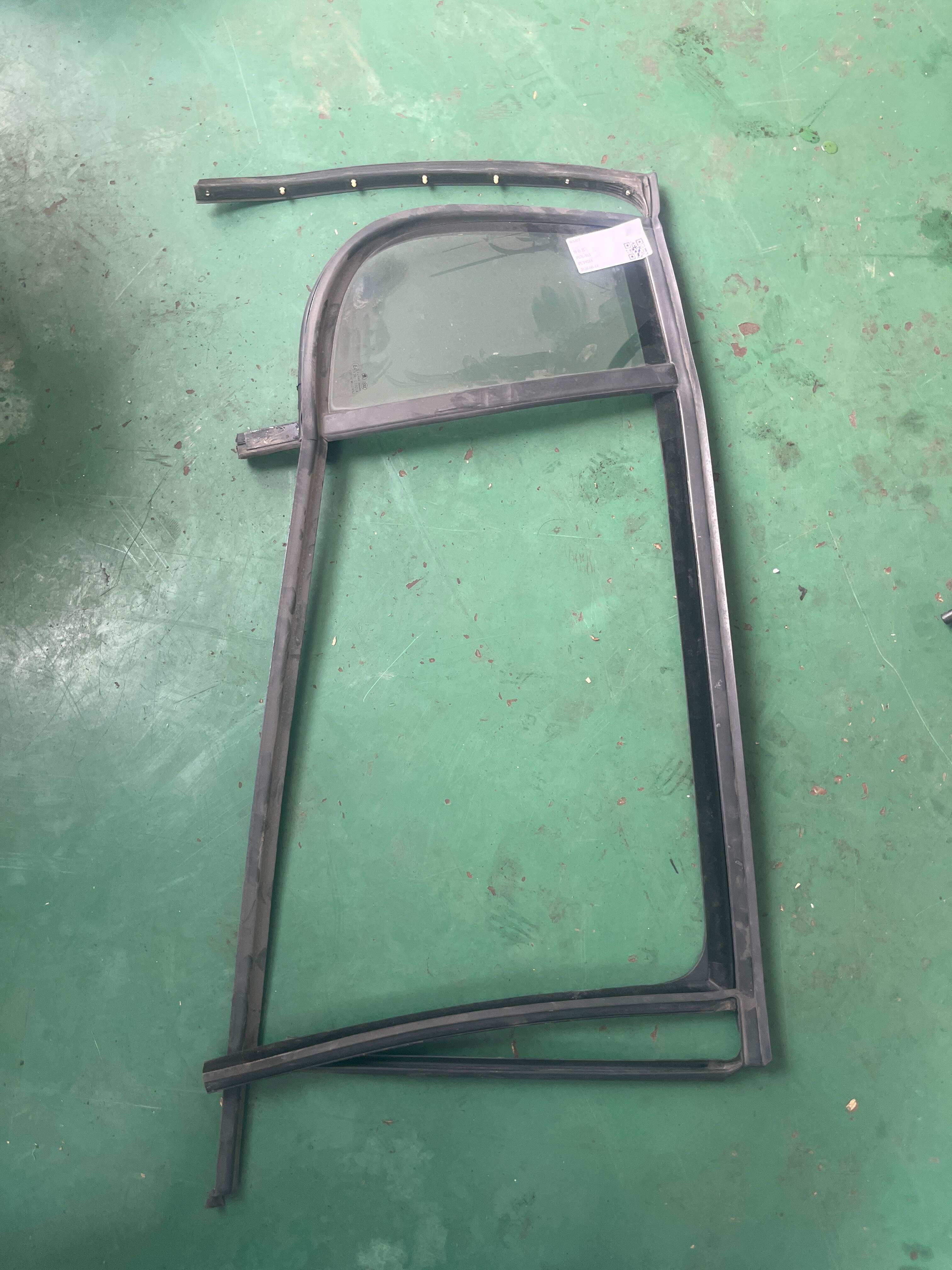 5JD845210B Rear Door Quarter Glass (Right)