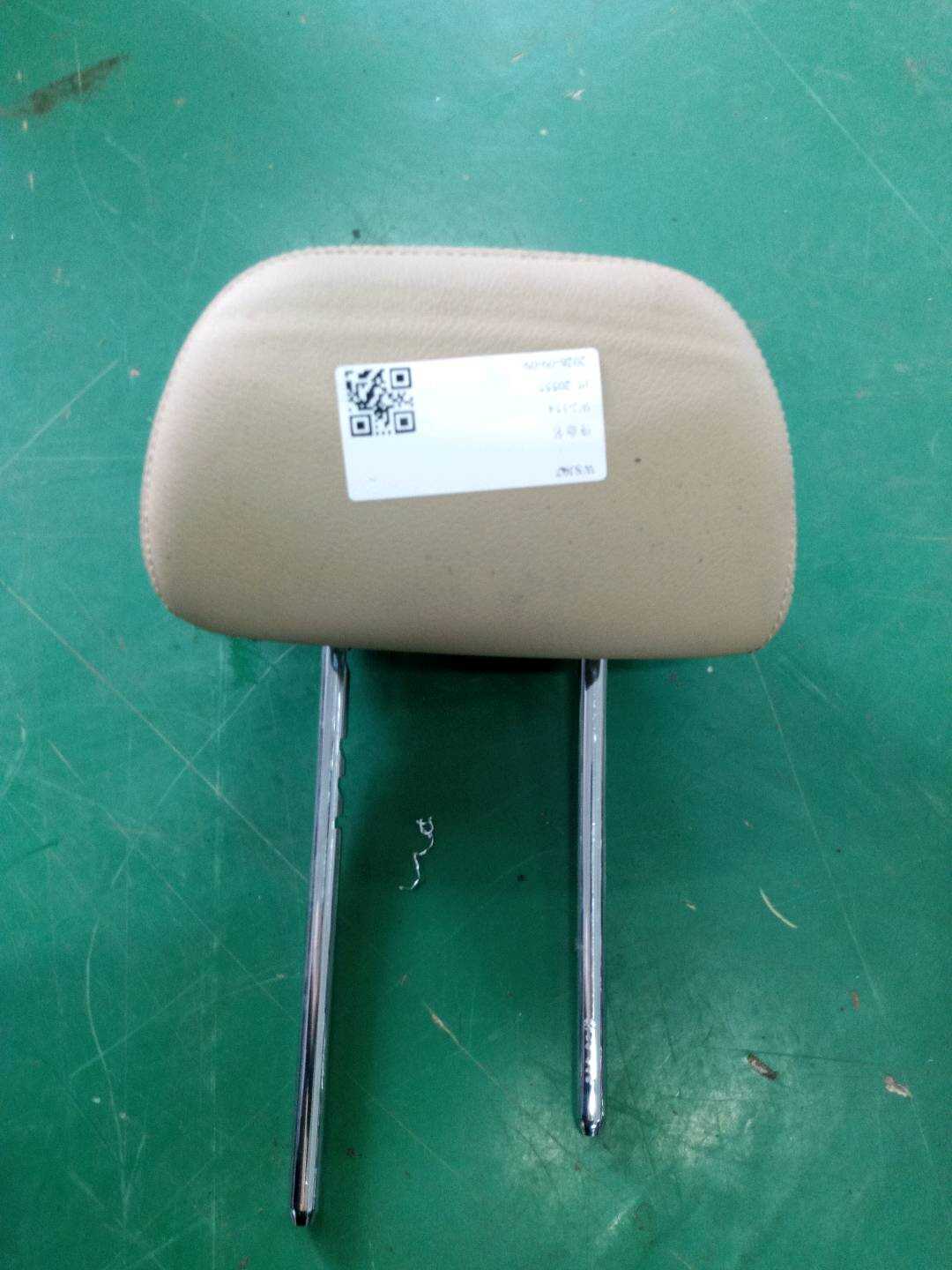 A20497019508L19 后座椅头枕（中）