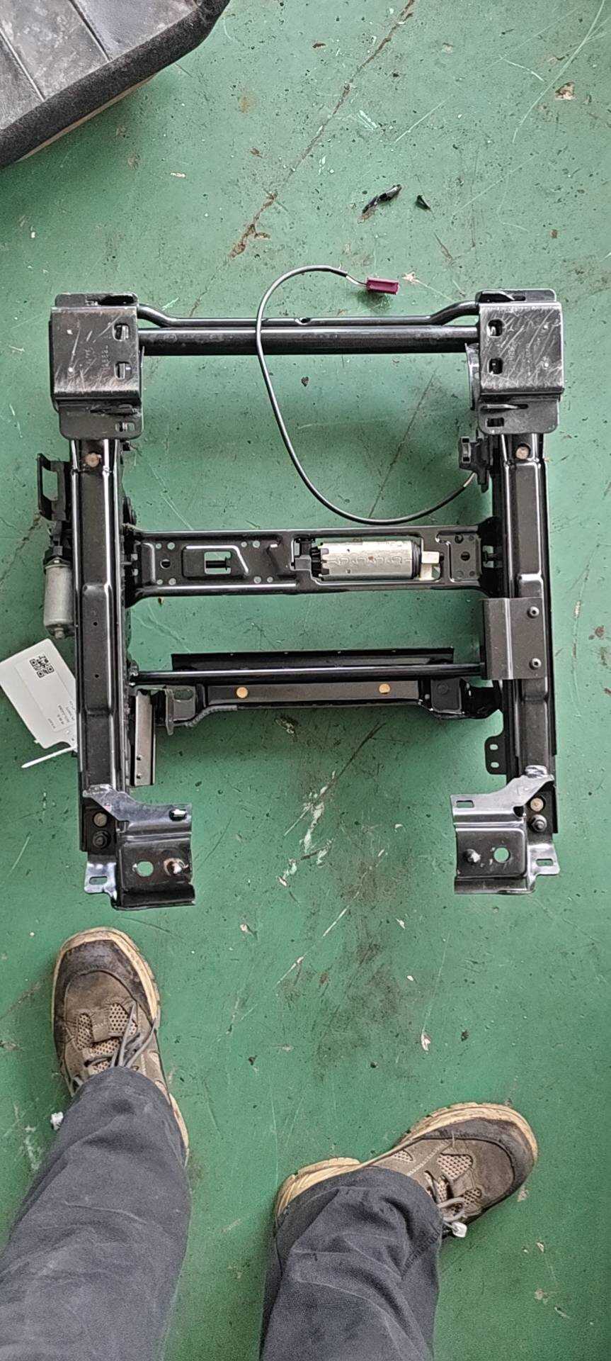LR003027 Driver Seat Base Frame