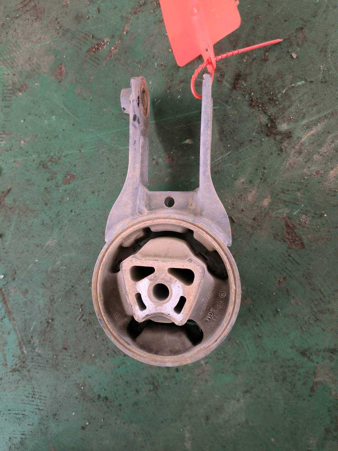 90905266 发动机机脚胶(后)