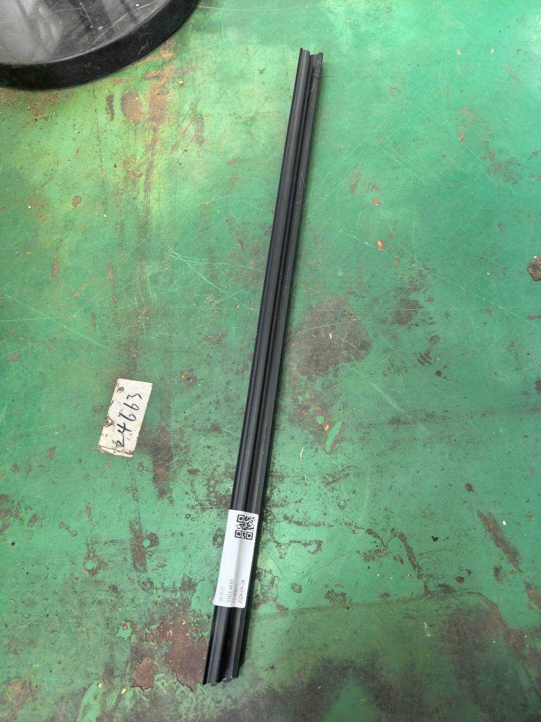 18G837475B 前门玻璃压条