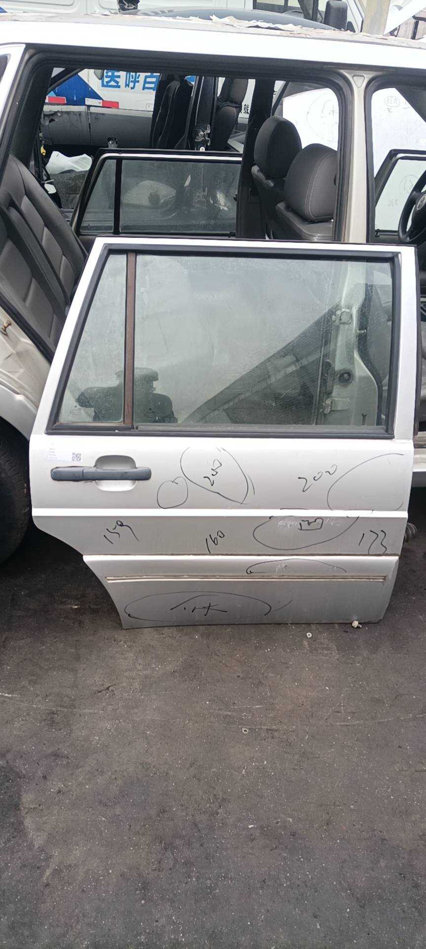 330833052A 后门壳(右)