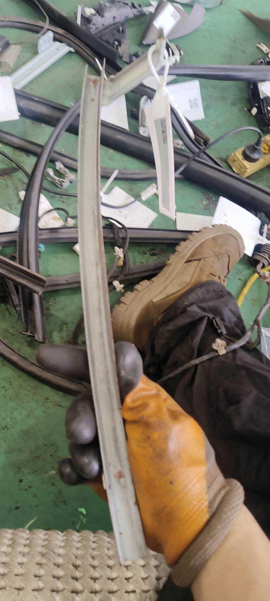 5484798 Front Door Window Guide Rail, Rear Left
