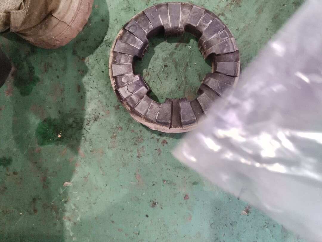 J9C1038 弹簧隔离器