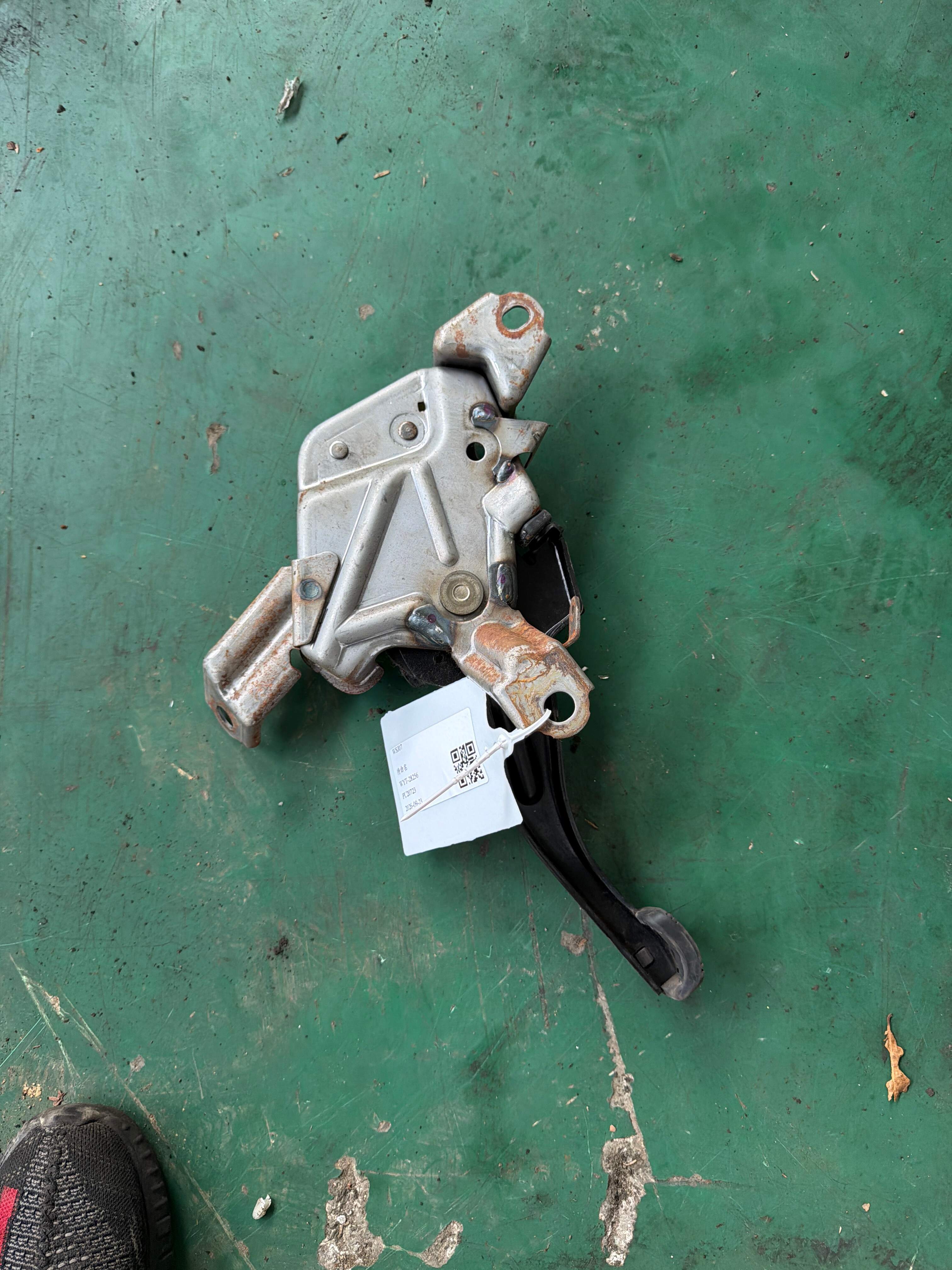 4620033050 Parking Brake Pedal