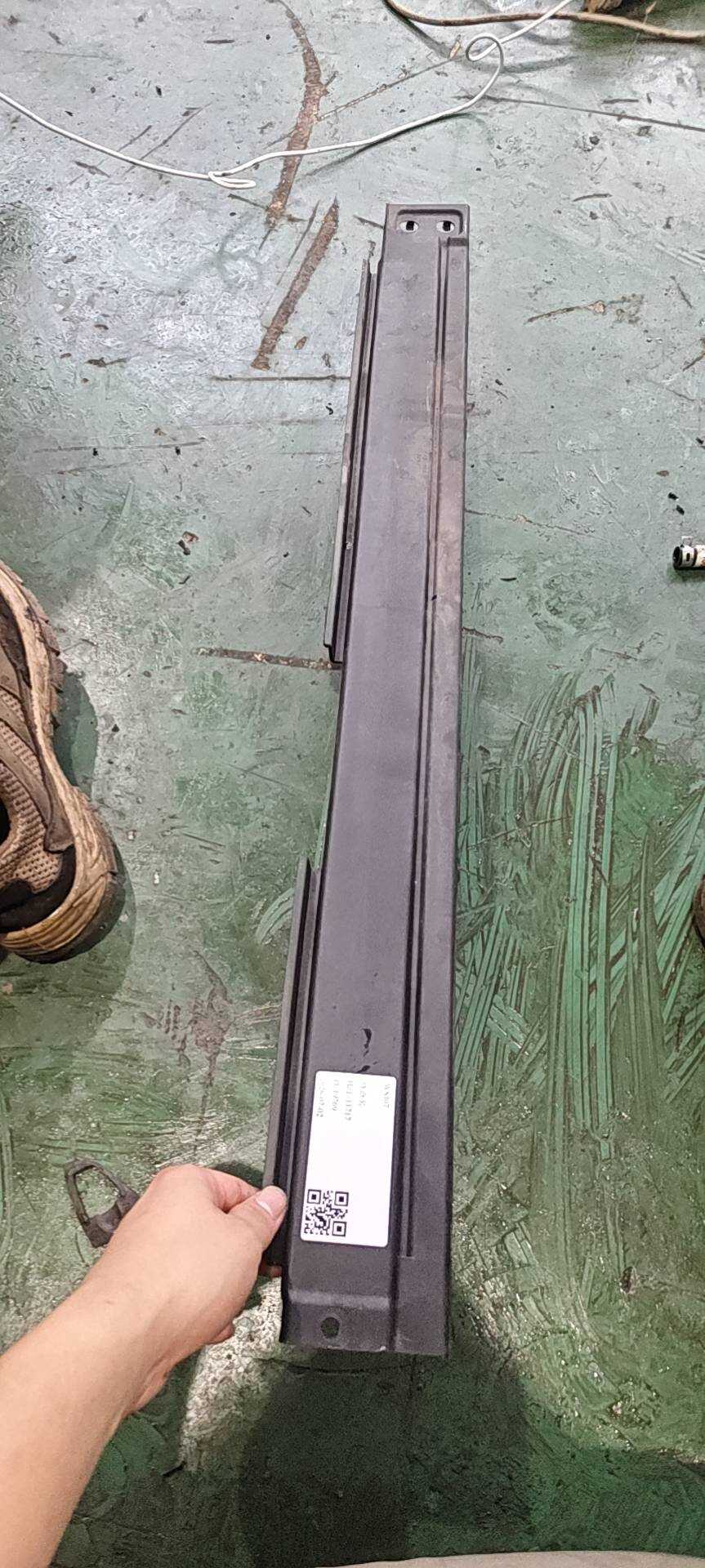 A1666842800 行李舱底板托架(右)