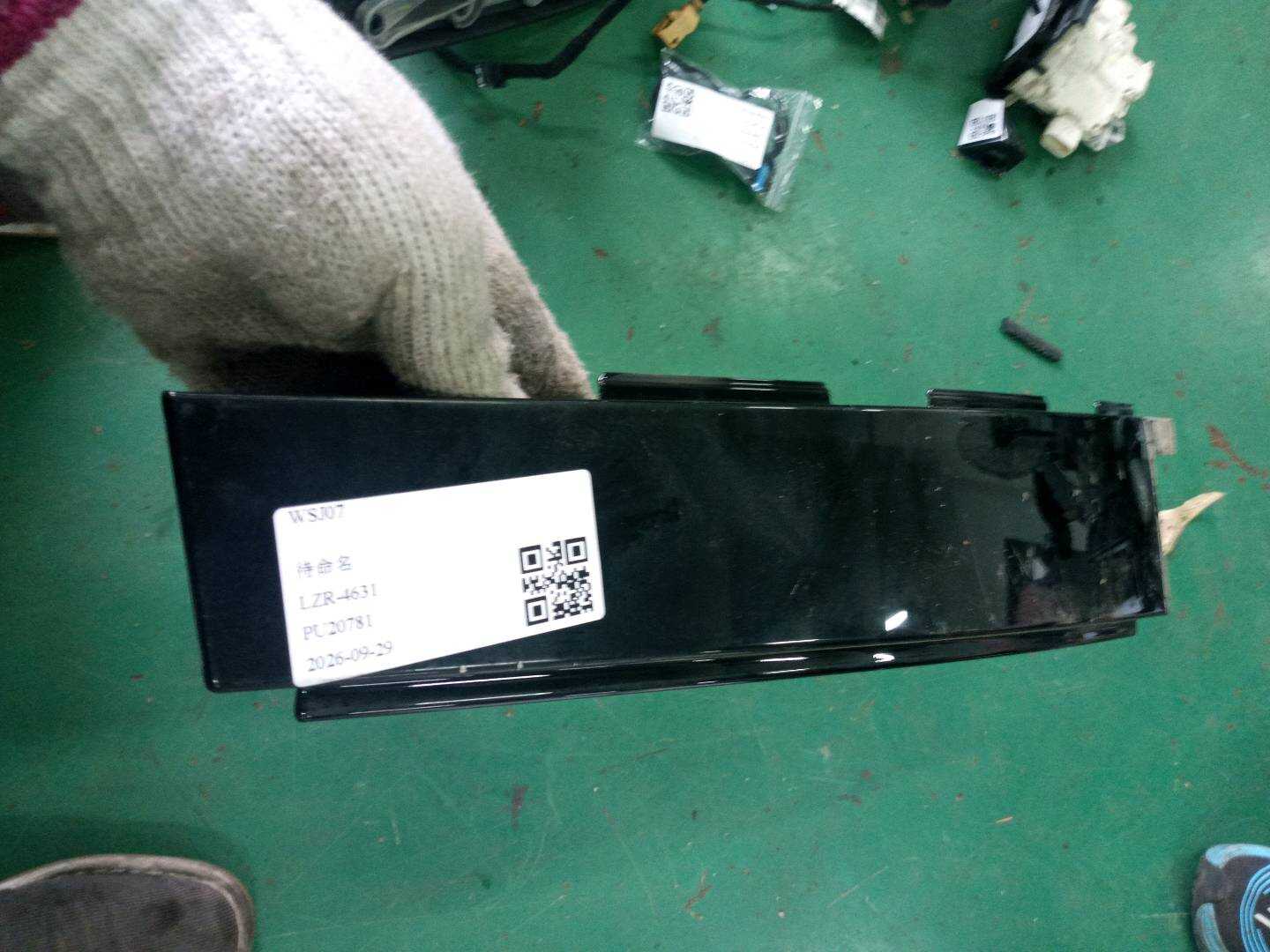 95855935100GW1 后门窗框外饰板(左前)