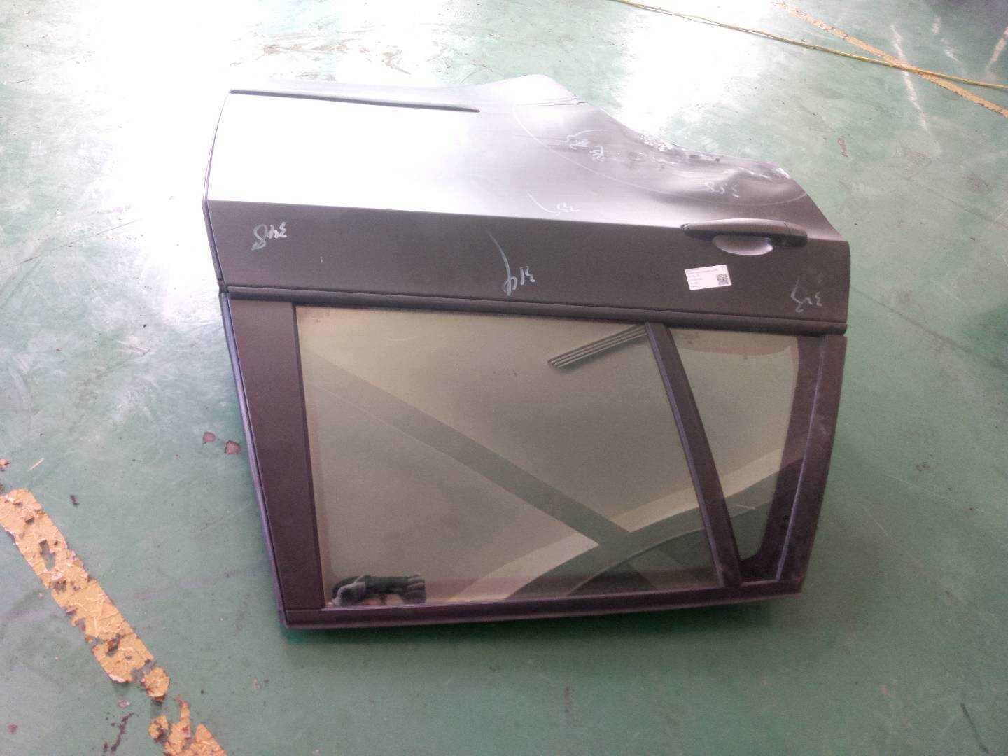 41527261482 后门壳（右）