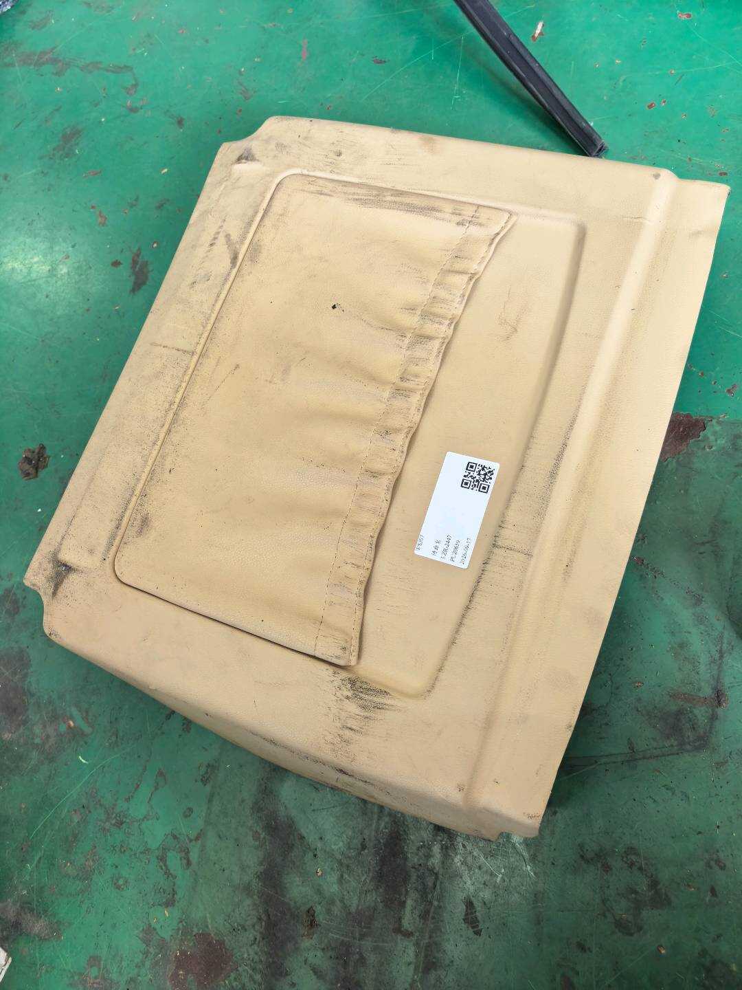 52107015268 副驾驶员座椅靠背骨架护面(下)