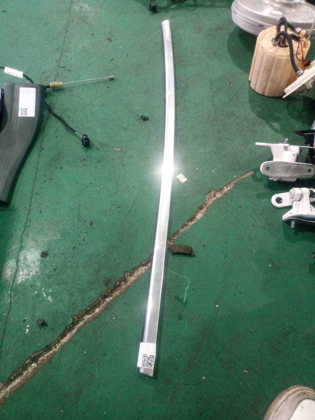 A1567350900 后门玻璃压条(左外)