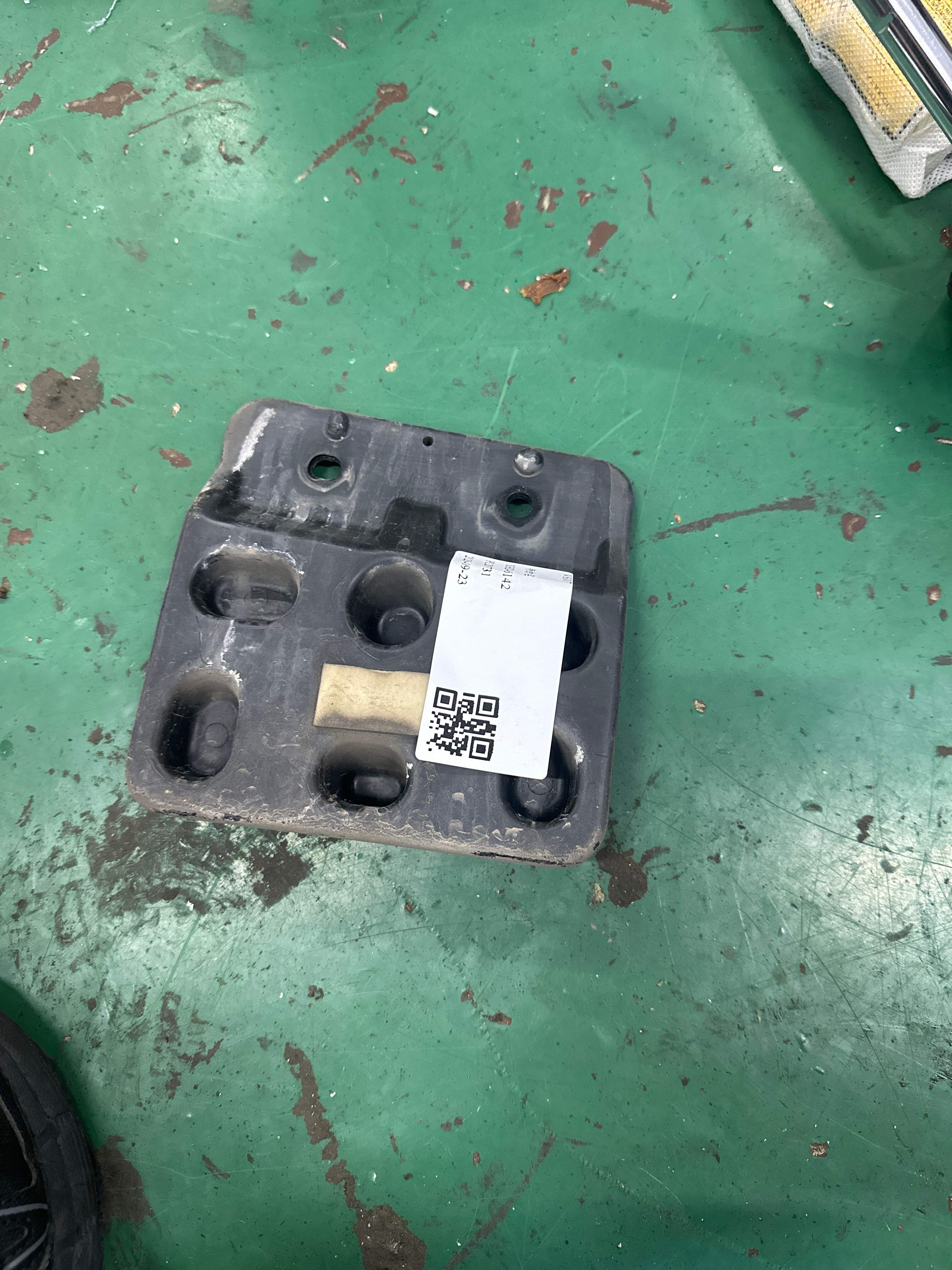 6792433020 前车门2号加强件缓冲垫