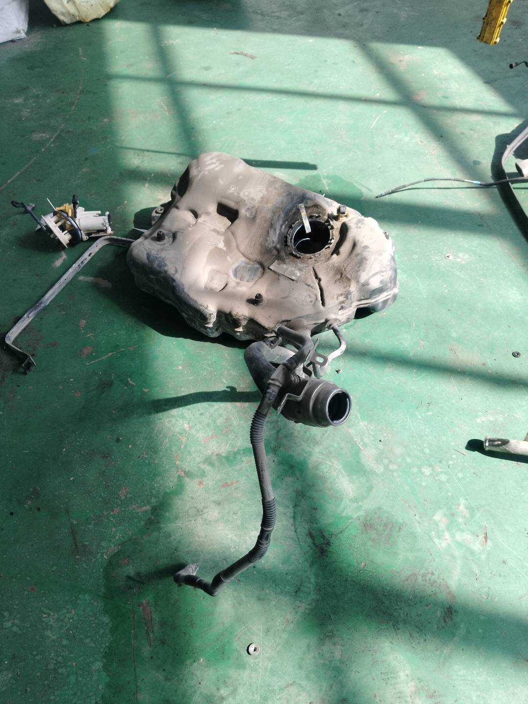L8WD201060C Fuel Tank