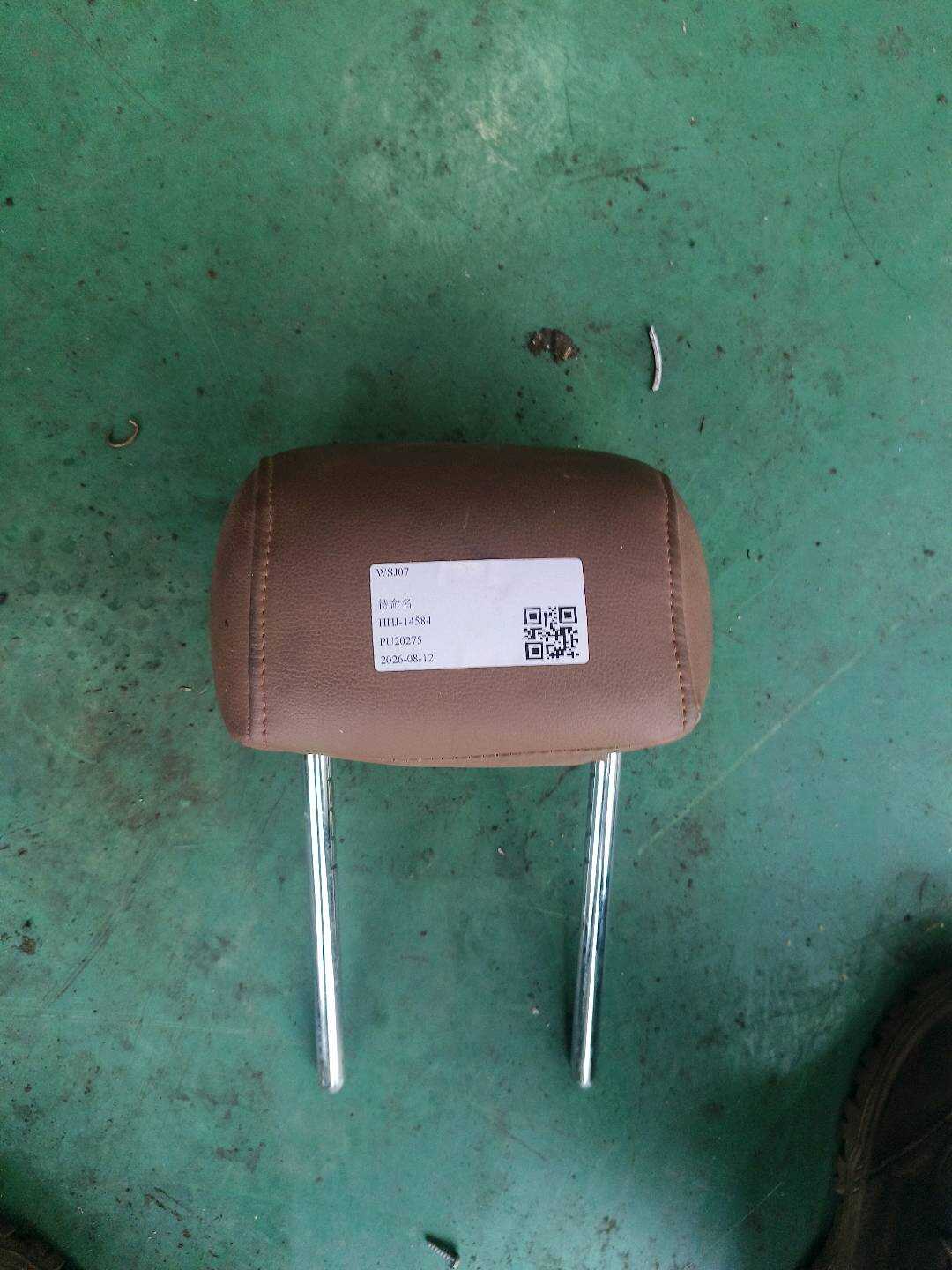 52202992410 后座椅头枕(右)
