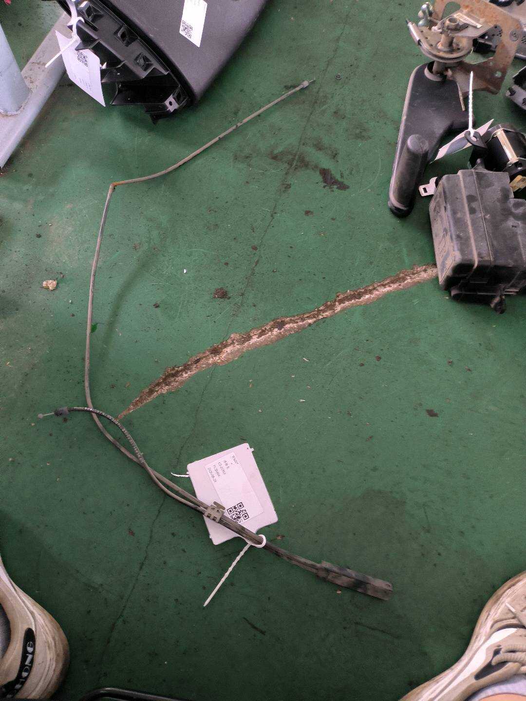 51239801597 前机盖拉线(前)