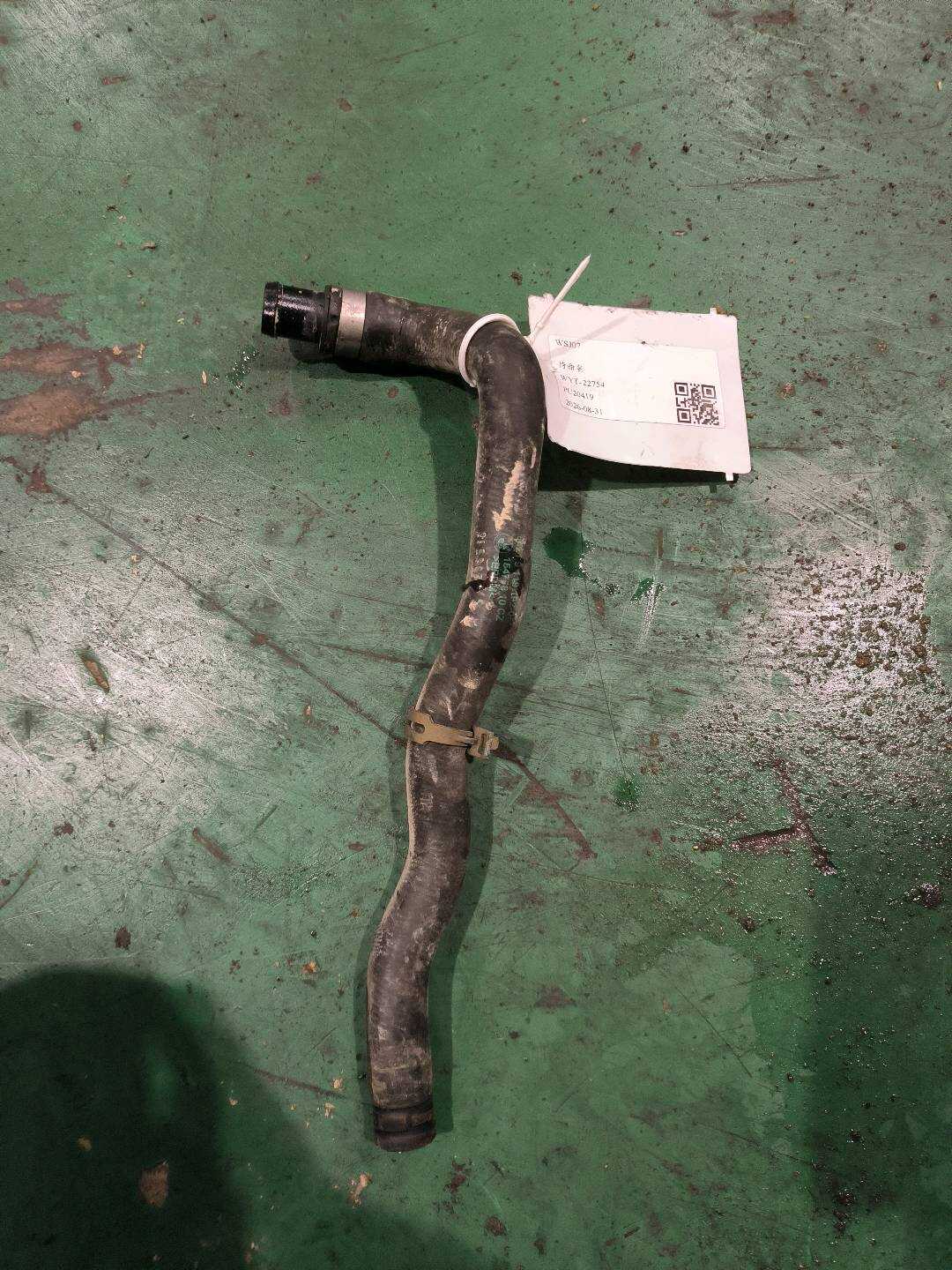 64539119192 暖风进水管