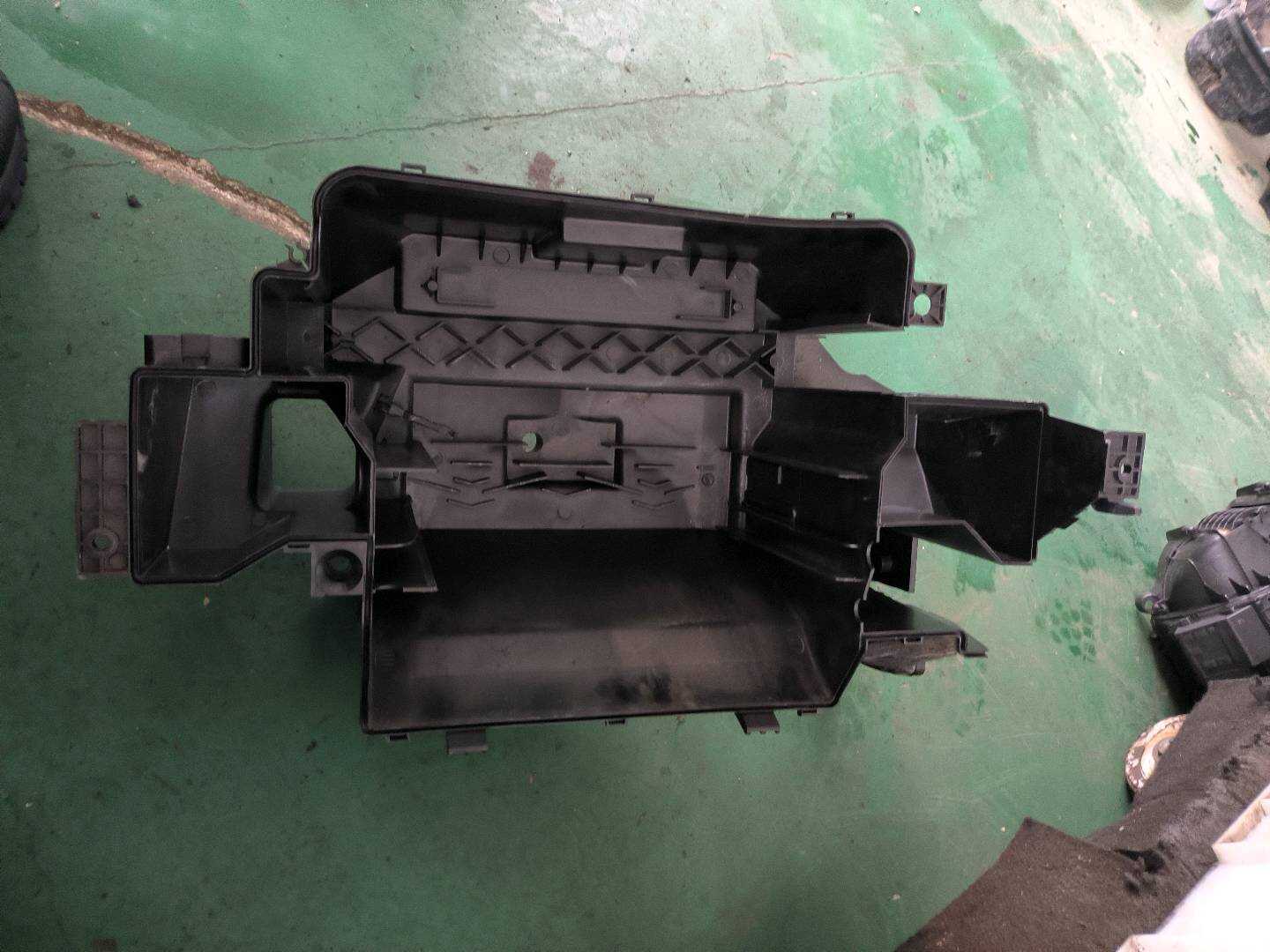 A0008300240 蒸发器壳（下）