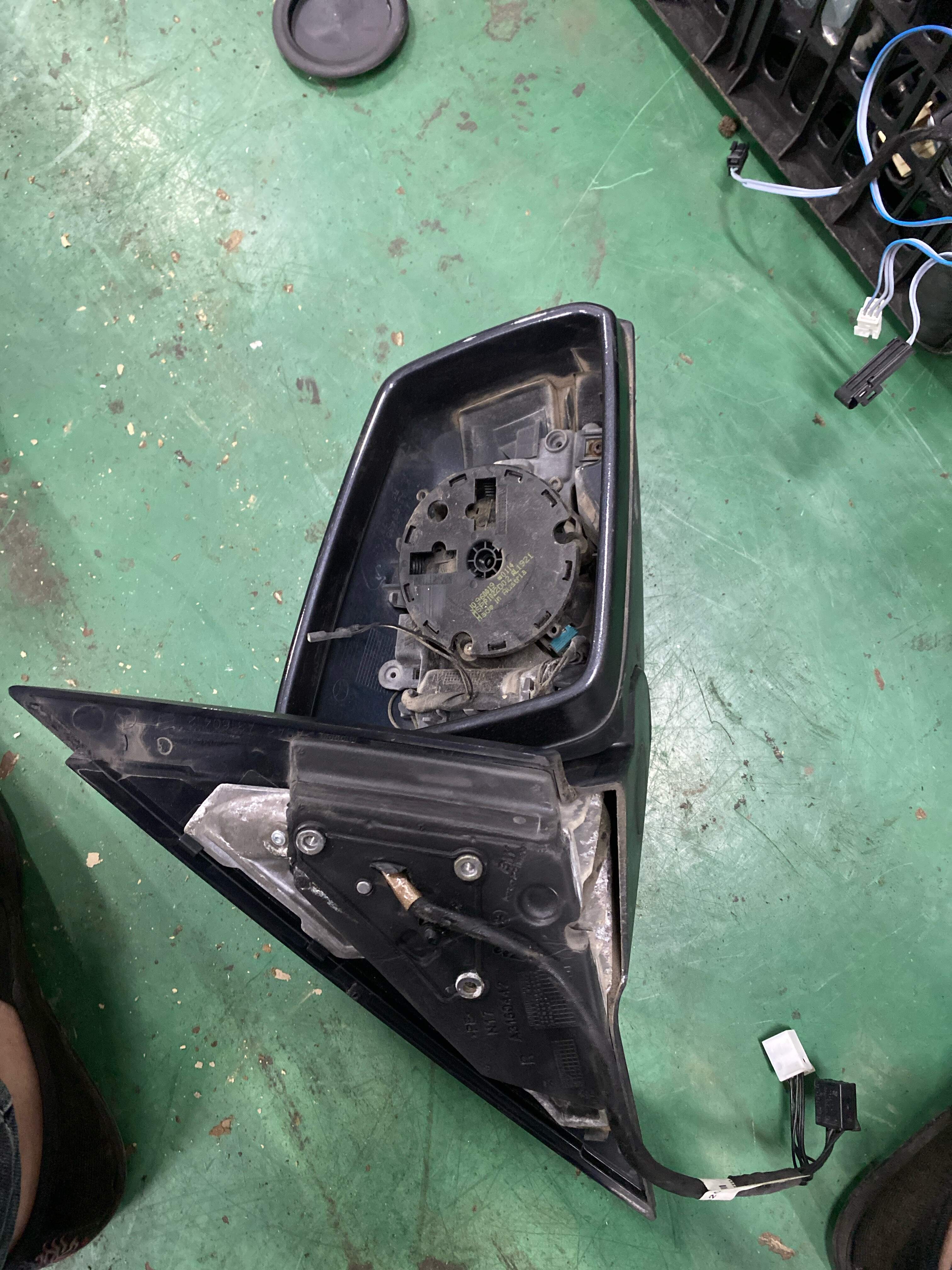 A2048101876 Side Mirror Mounting Base, Right
