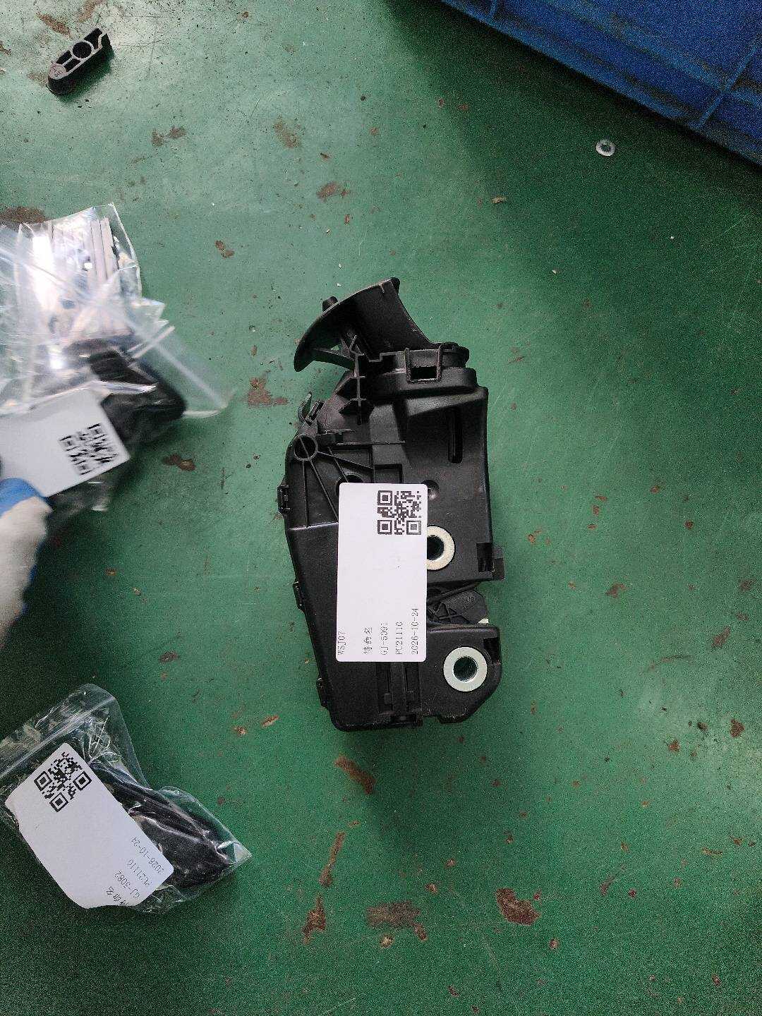 A16992002729051 Locking Device