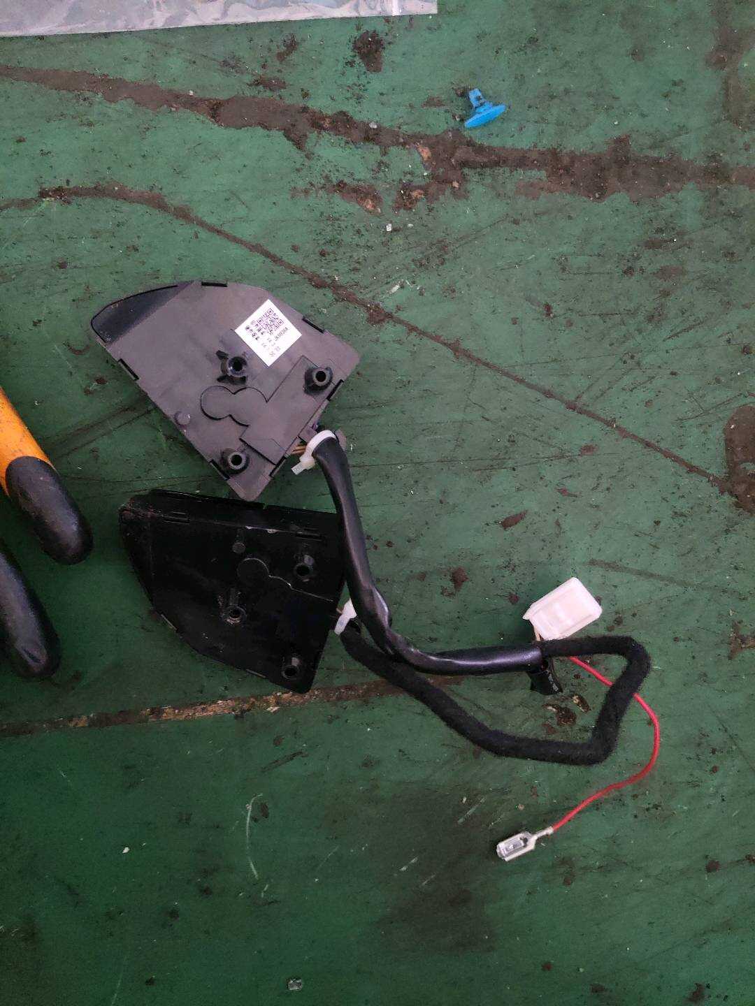 B010393 Steering Wheel Paddle Shifter