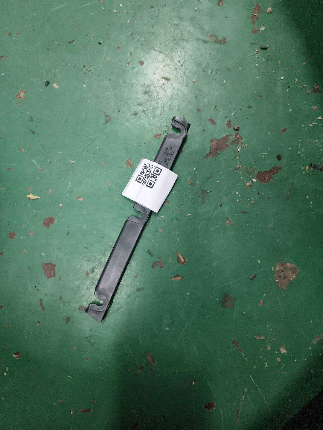 8E0833345 支撑轨