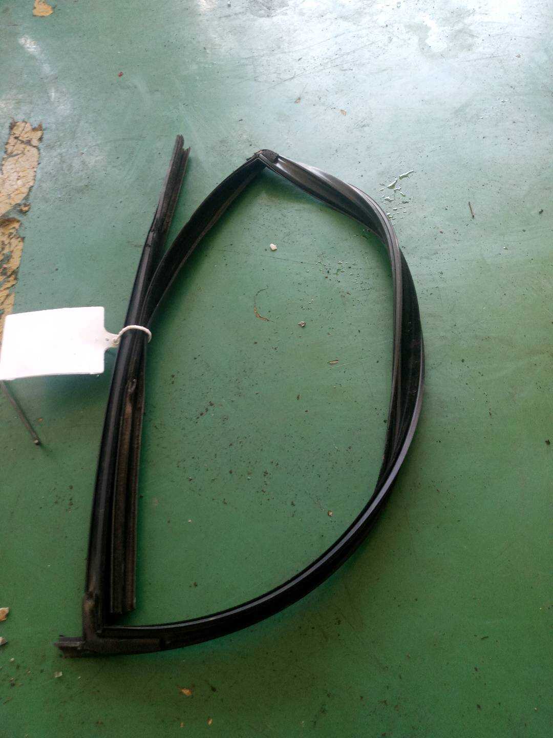 51357179129 后门玻璃绒槽(左)