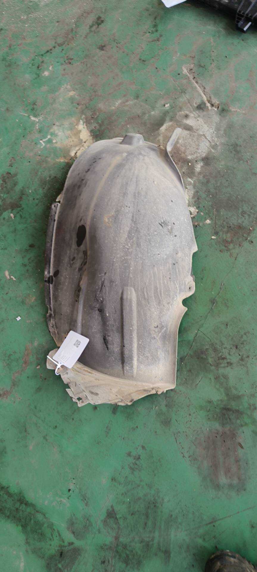 A1648800805 前叶子板内衬(右前)