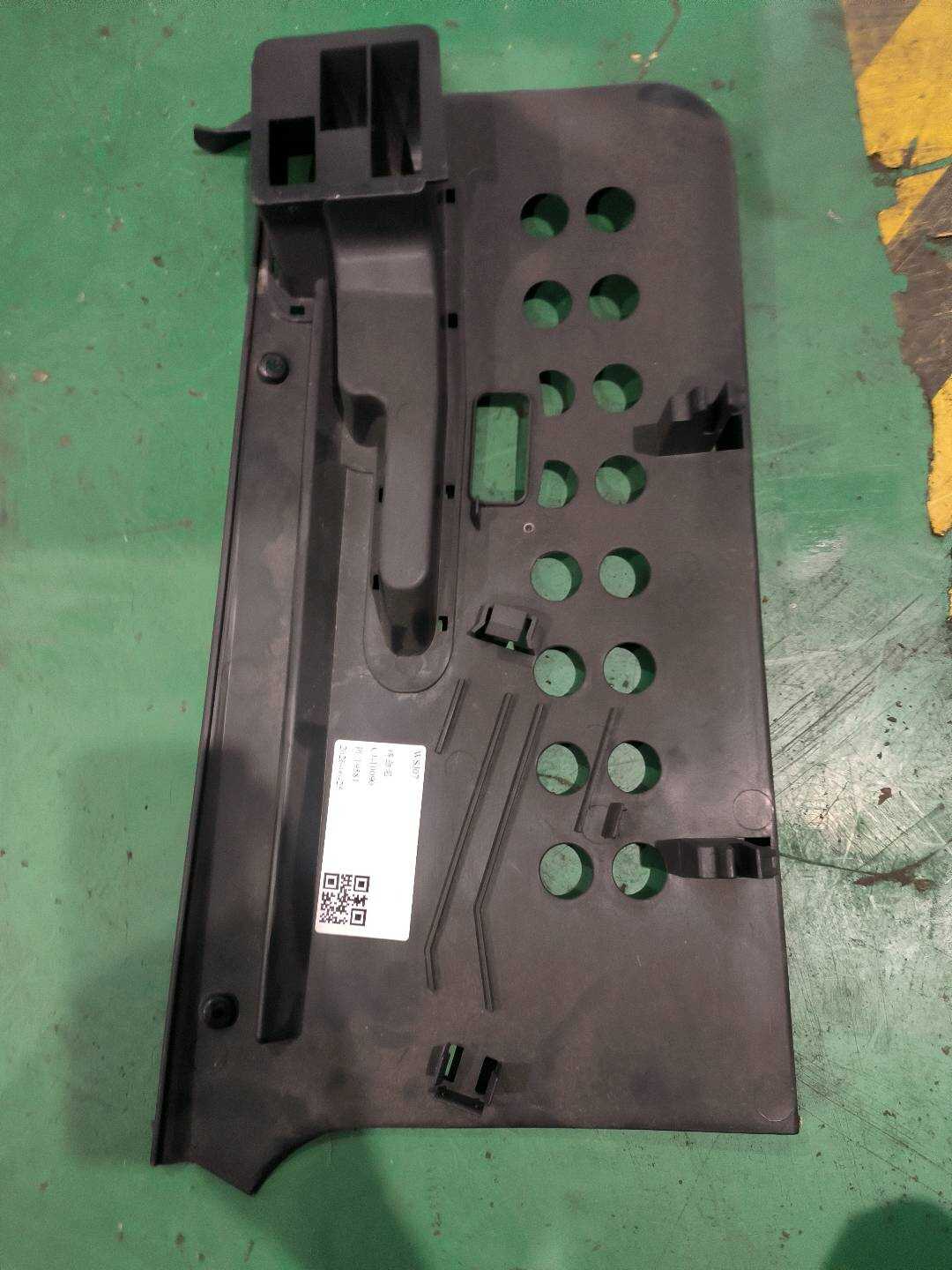 A1696804436 仪表台护板(右下)