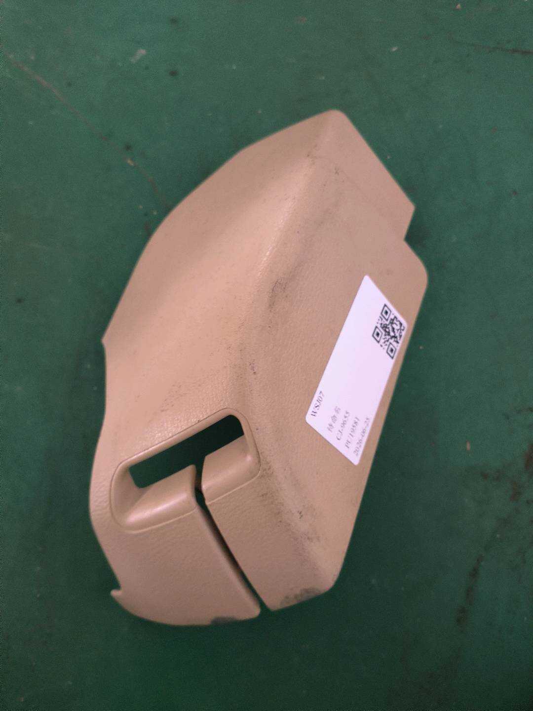 51479207884 自动安全带盖板(右)